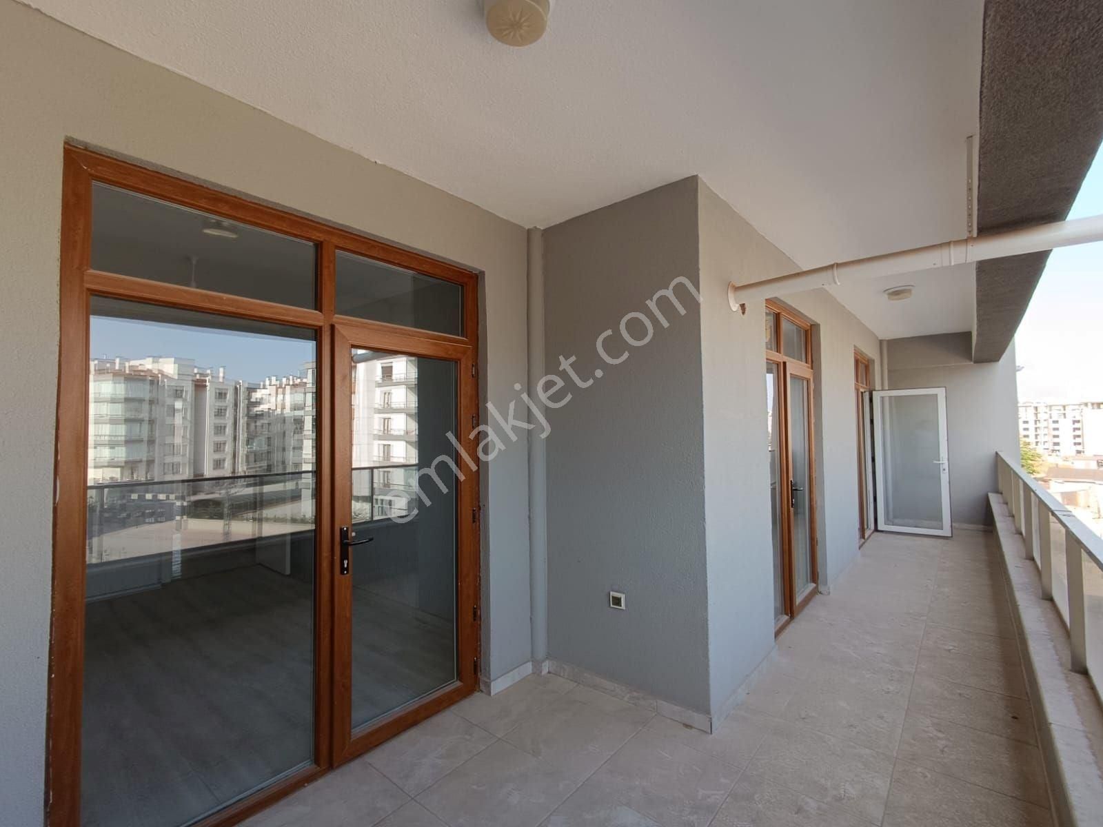 Konya Karatay Şeyhulemarecepağa Caddesi Satılık Arakat 3+1 Daire