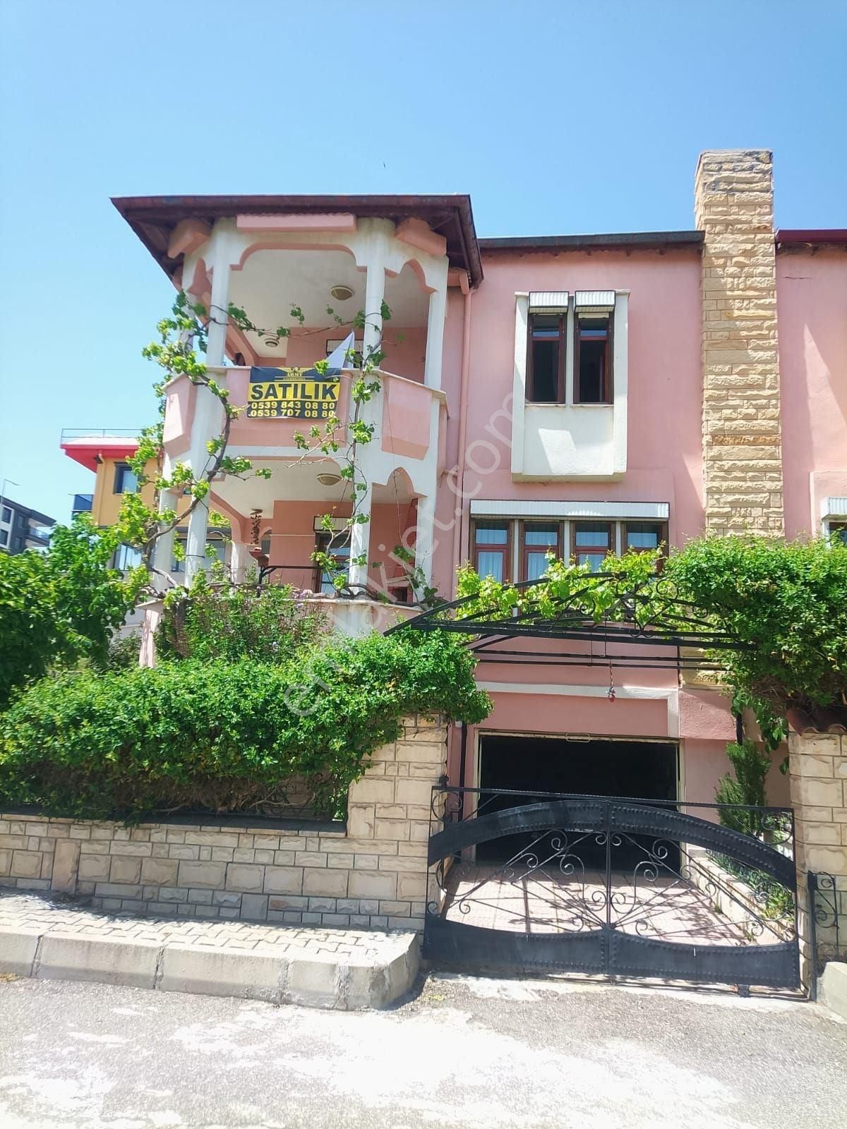 Isparta Merkez Muzaffer Türkeş Mahallesinde Satılık Bakımlı Ve Geniş Müstakil Villa