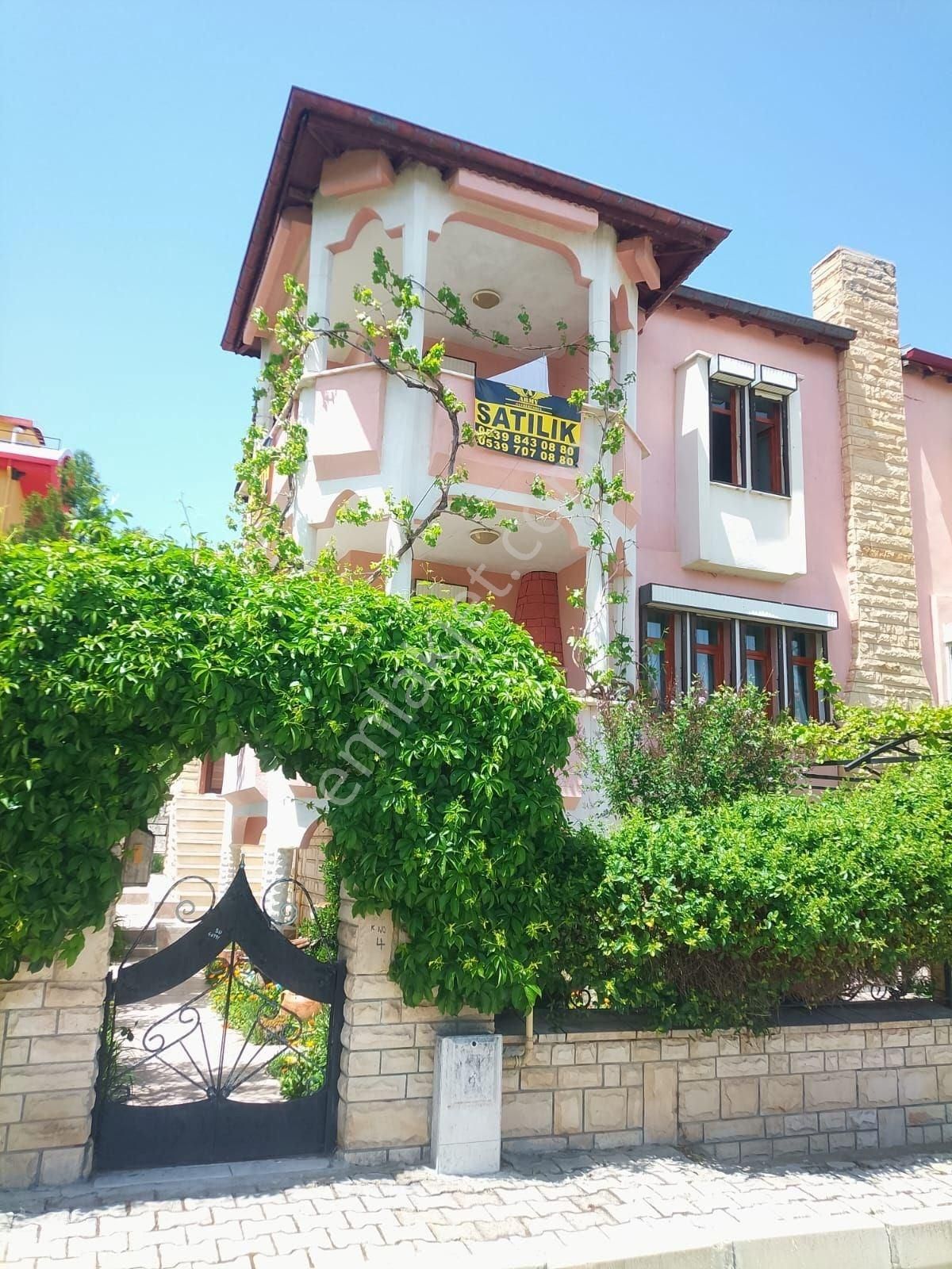 Isparta Merkez Muzaffer Türkeş Mahallesinde Satılık Bakımlı Ve Geniş Müstakil Villa