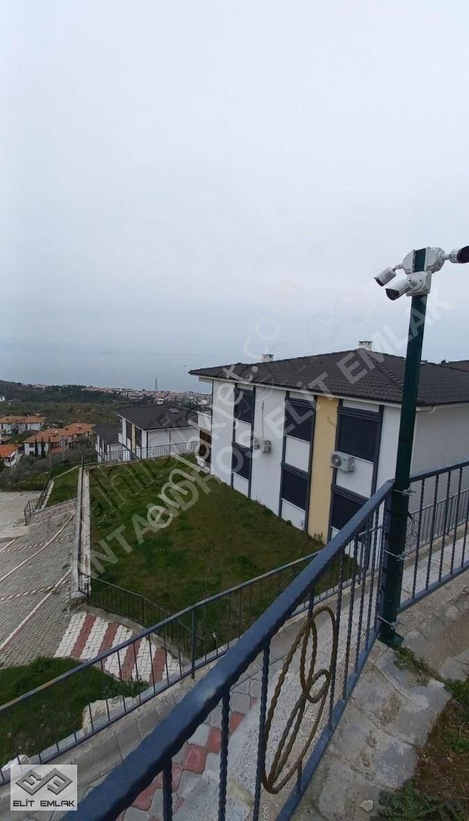 Havuzlu Sitede Manzaralı Daire