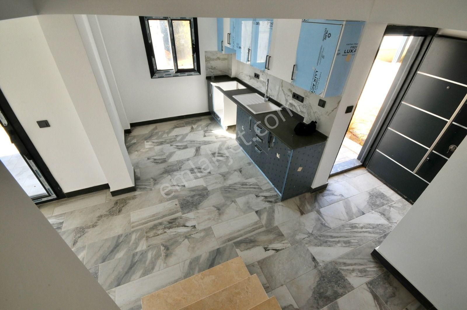 Satılık Müstakil Bahçeli Yeni Villa Denize Yakın Özel Plajlı Ev - Görsel 4