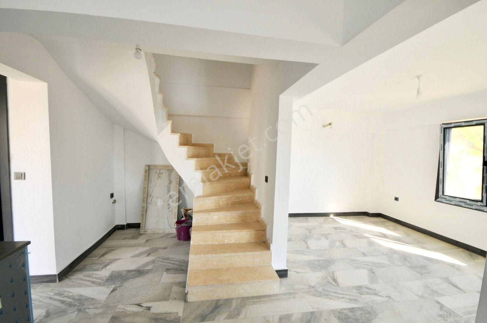 Satılık Müstakil Bahçeli Yeni Villa Denize Yakın Özel Plajlı Ev - Görsel 19