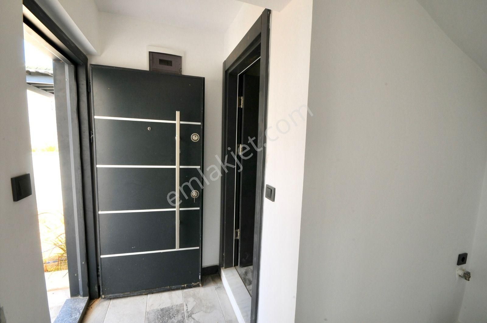 Satılık Müstakil Bahçeli Yeni Villa Denize Yakın Özel Plajlı Ev - Görsel 3