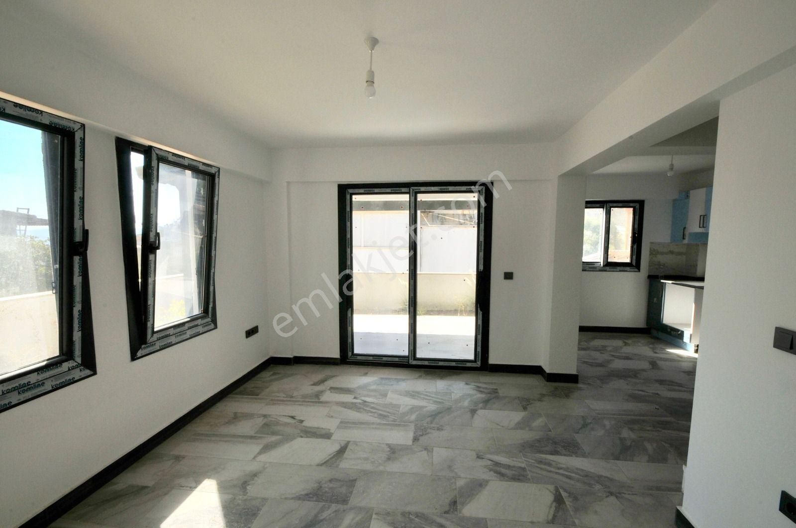 Satılık Müstakil Bahçeli Yeni Villa Denize Yakın Özel Plajlı Ev - Görsel 11