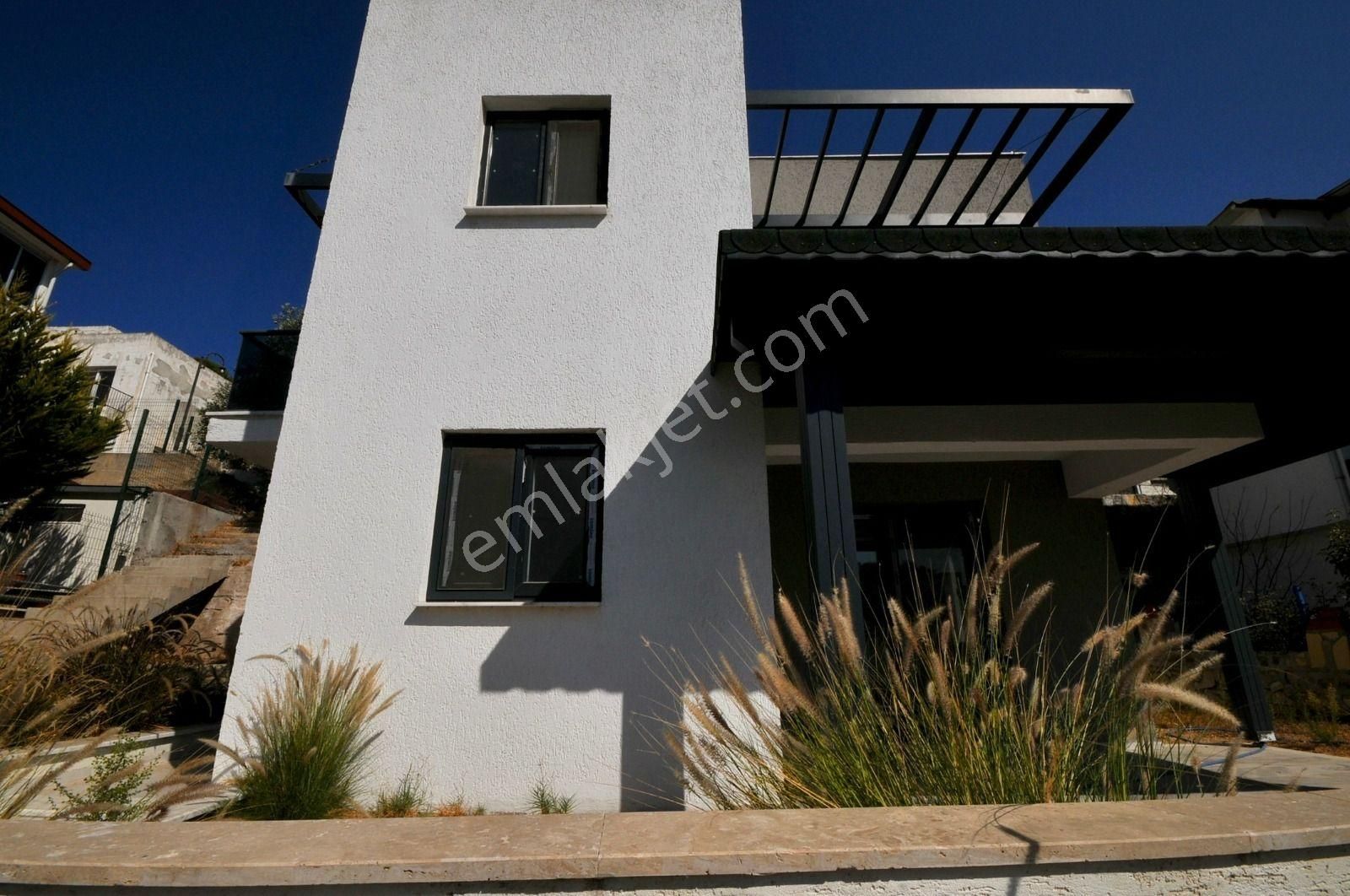 Satılık Müstakil Bahçeli Yeni Villa Denize Yakın Özel Plajlı Ev - Görsel 31