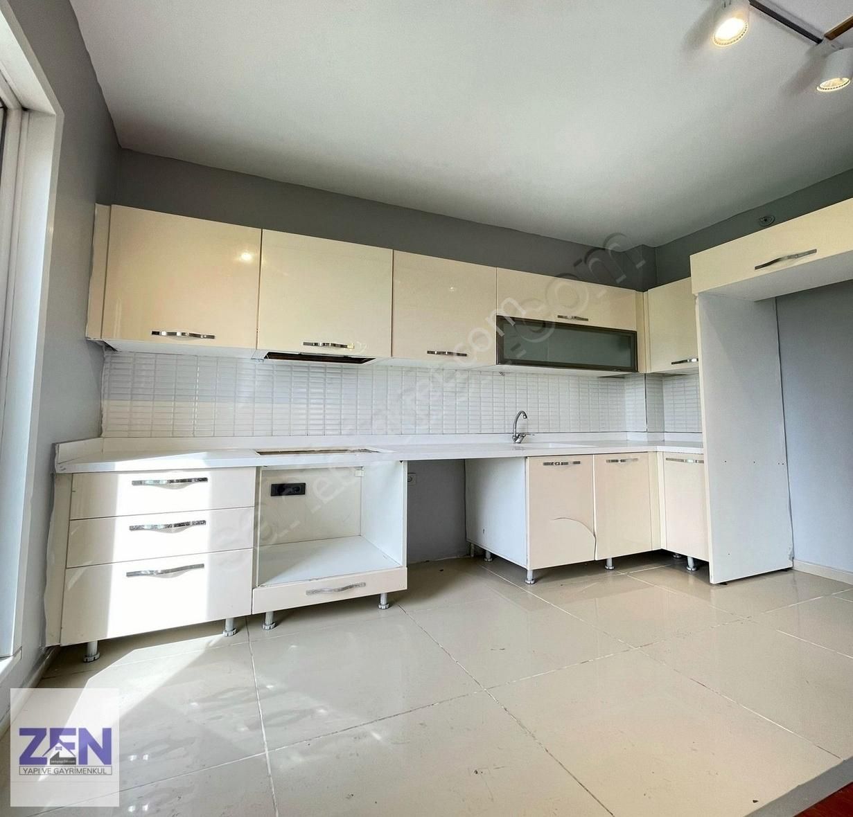 Site İçinde Sosyal Aktiviteli Merkezi Konumda 2+1 Satılık Daire - Görsel 9