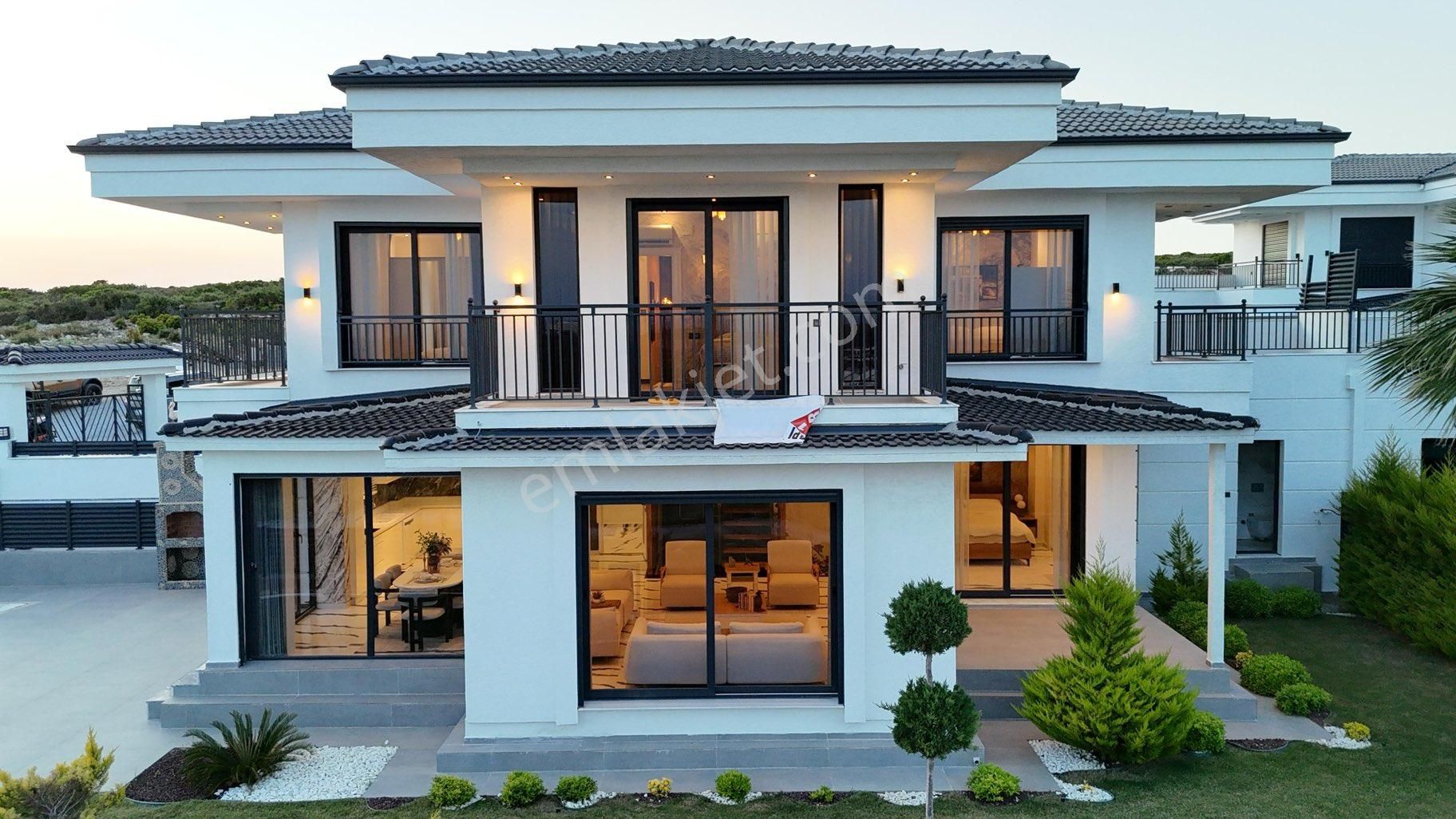 Didimde Deniz Ve Ada Manzaralı Satılık 6+1 Lüx Villa