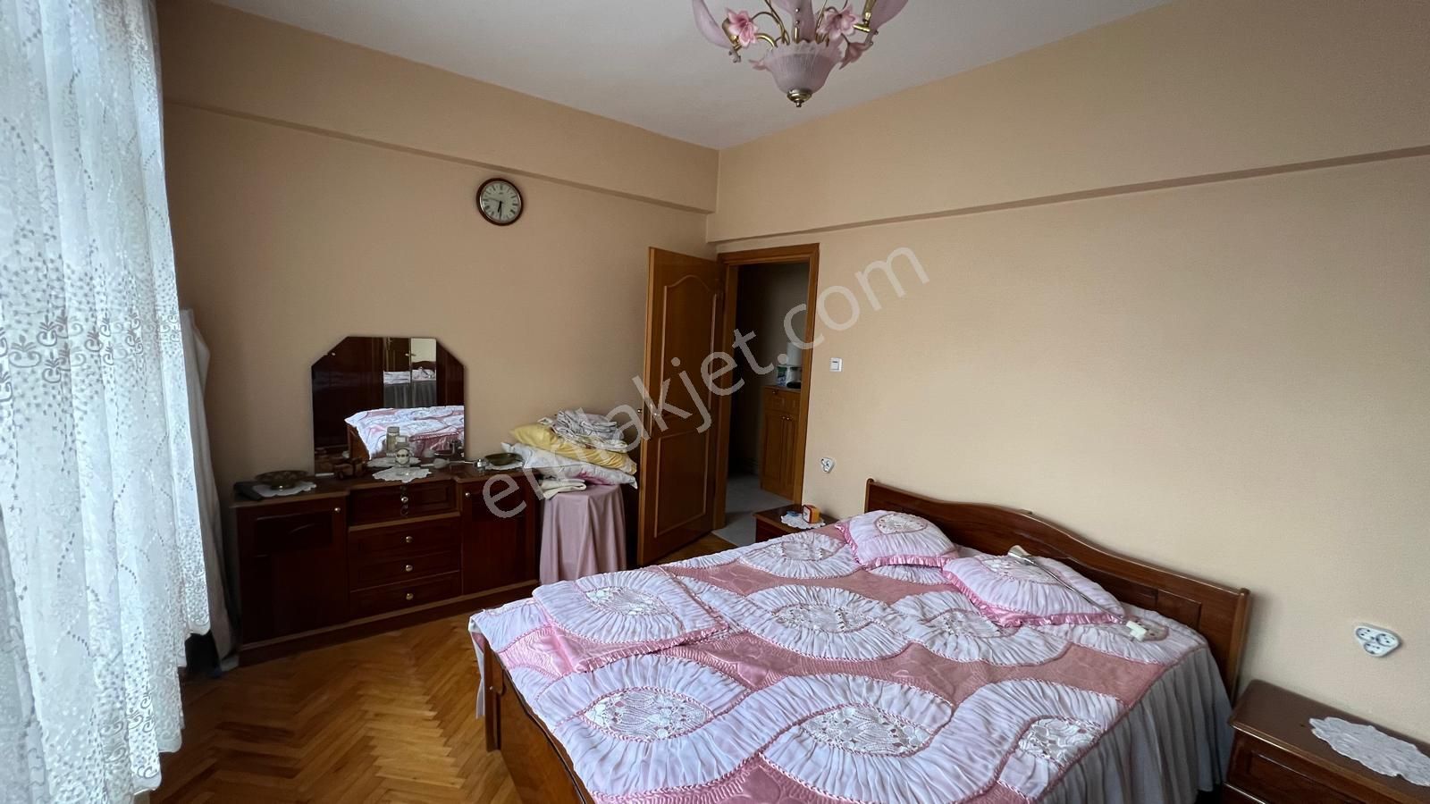 Pendik Sahilde Çarşı Girişinde 3.kat Satılık 3+1 Daire - Görsel 14