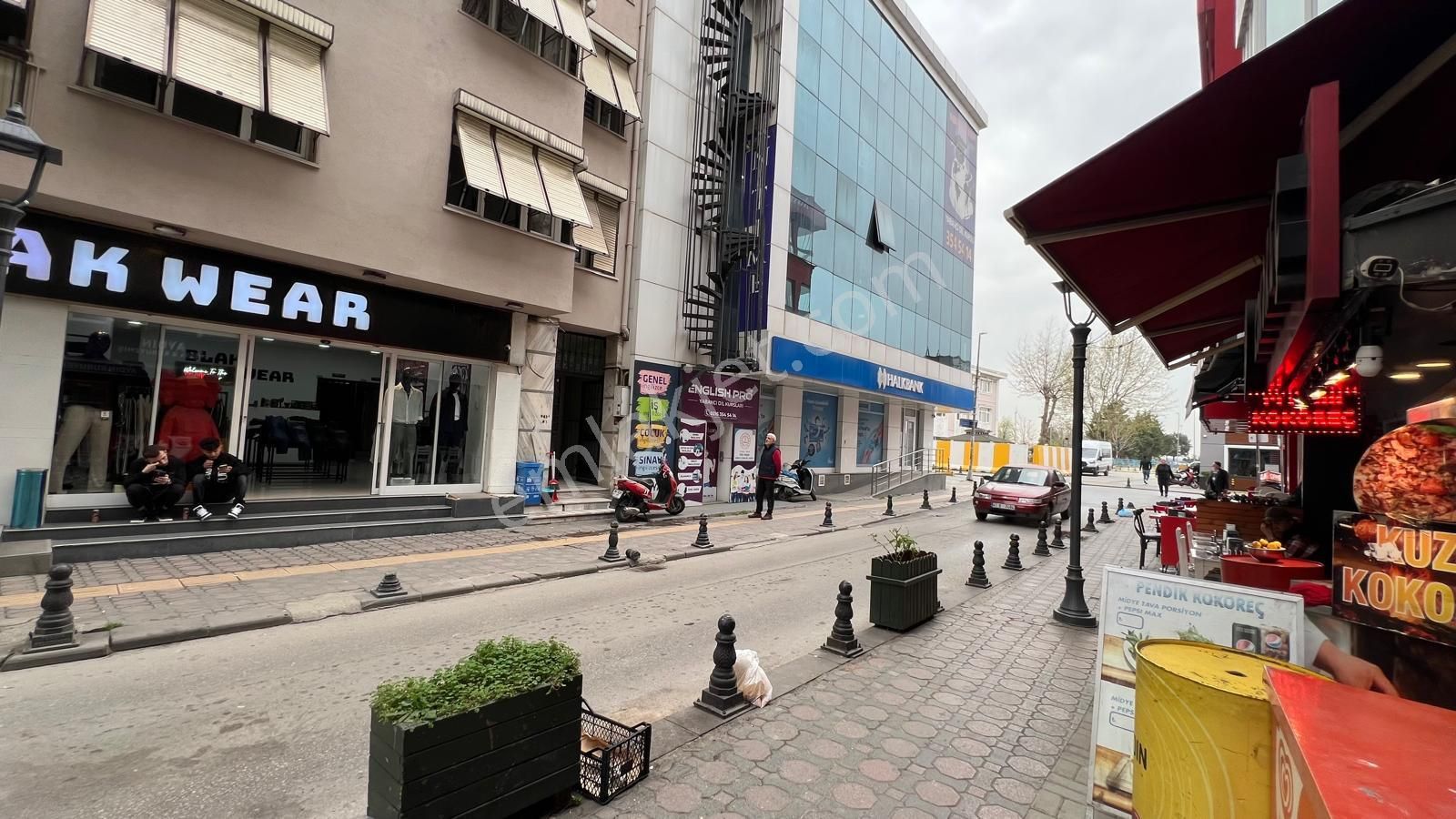 Pendik Sahilde Çarşı Girişinde 3.kat Satılık 3+1 Daire - Görsel 3