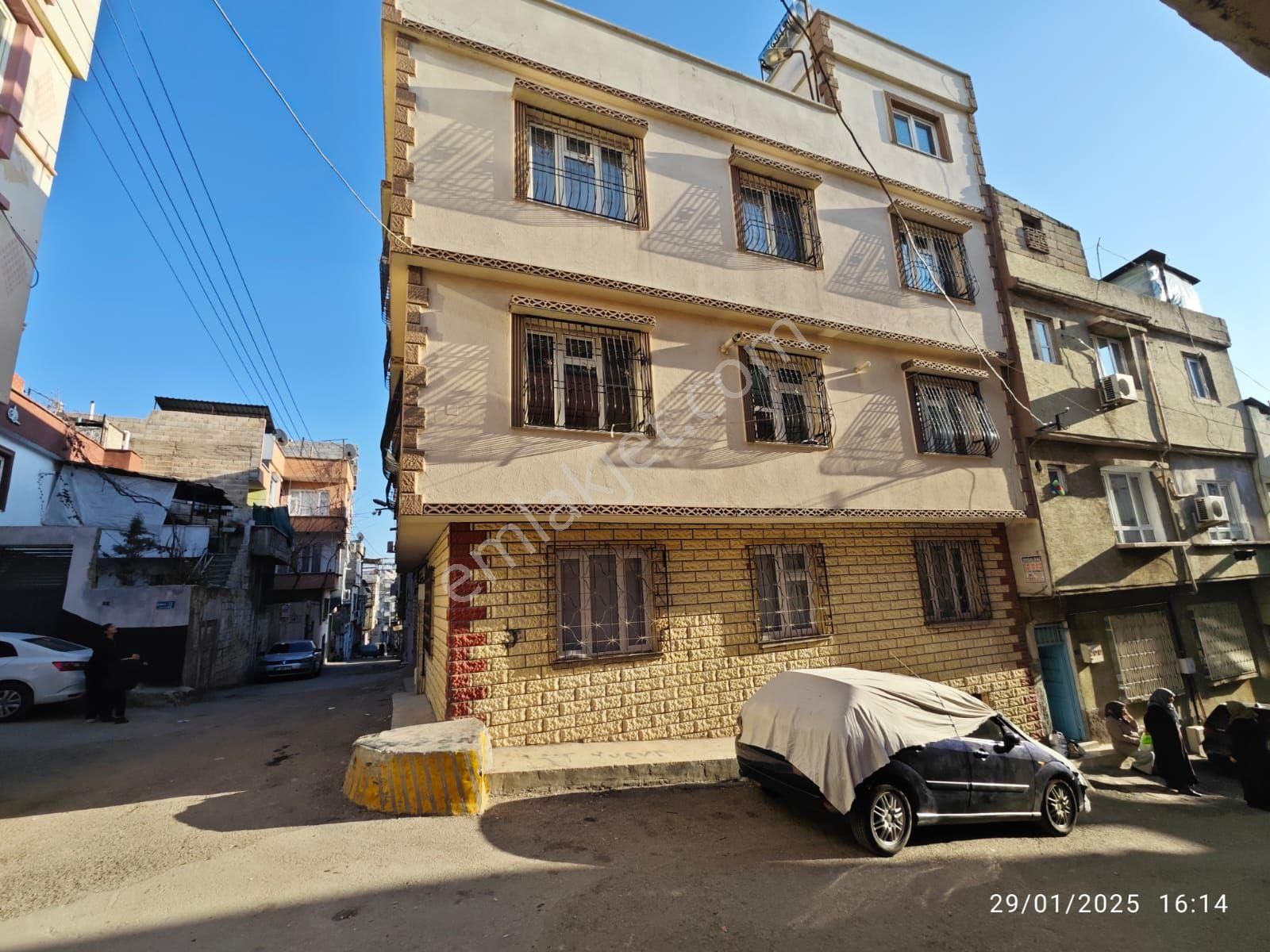 Akyol Gayrimenkul Den Satlık Müstakil Ev Boyno Mahallesinde Köşe Başı 3 Katlı - Görsel 3