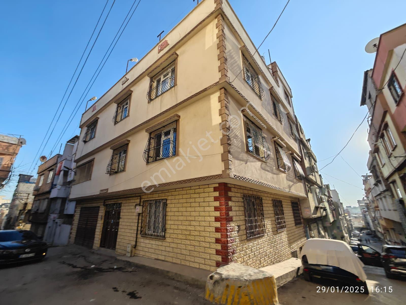 Akyol Gayrimenkul Den Satlık Müstakil Ev Boyno Mahallesinde Köşe Başı 3 Katlı - Görsel 4