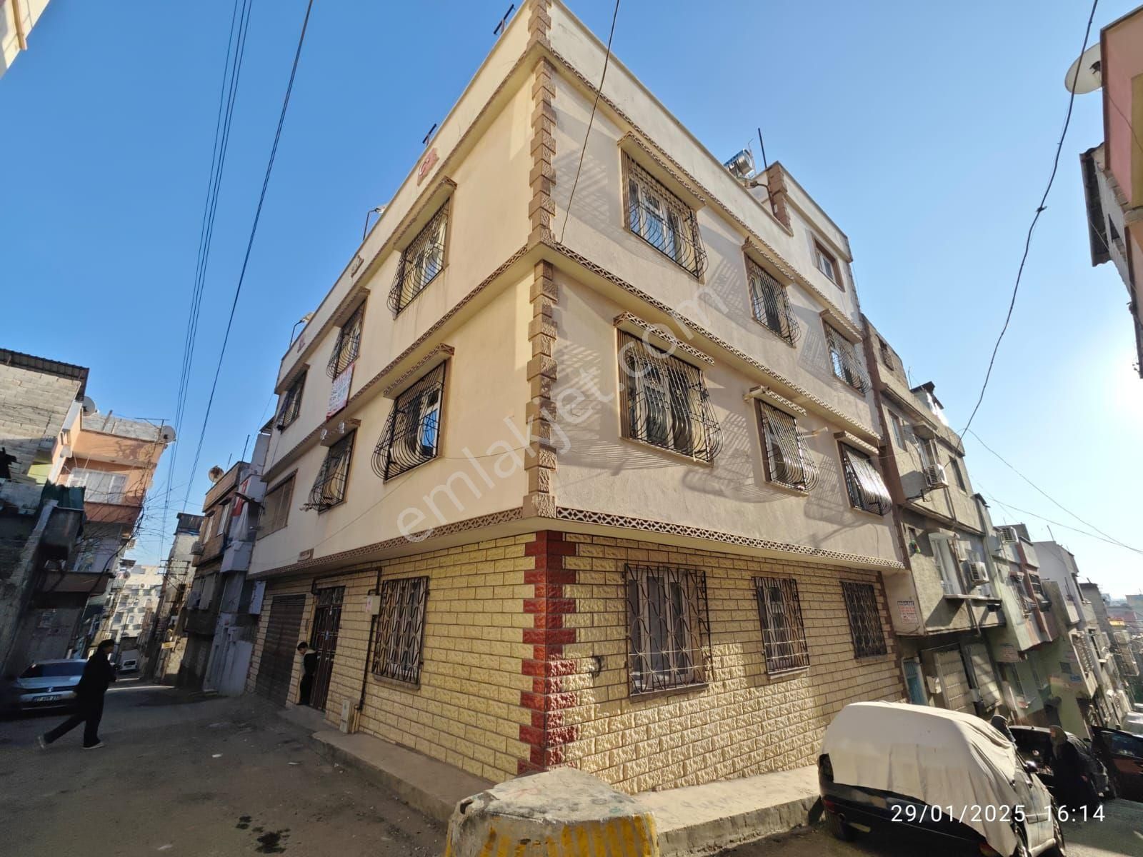 Akyol Gayrimenkul Den Satlık Müstakil Ev Boyno Mahallesinde Köşe Başı 3 Katlı - Görsel 2