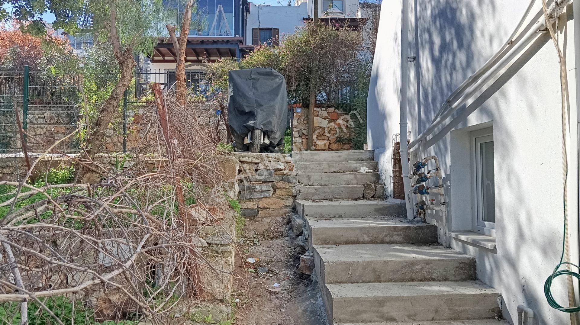 Bodrum Torba Eşyasız Yıllık Kiralık Bahçe Katı 1+1 Daire