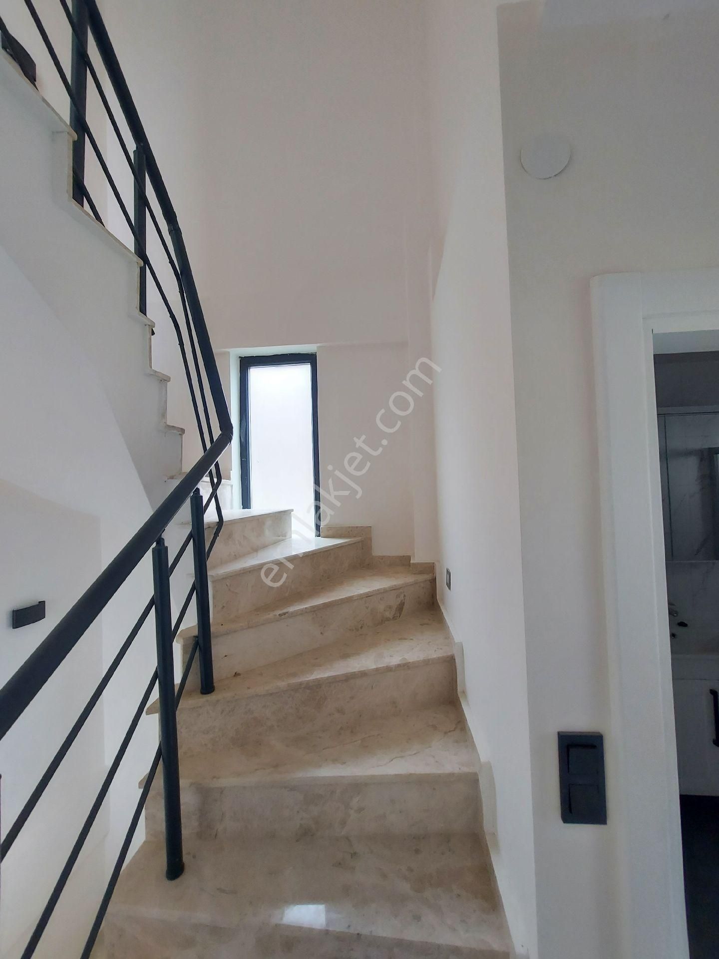 Seferihisar Ar Konutlarında Ebeveyn Banyolu Satılık Villa !!! - Görsel 23