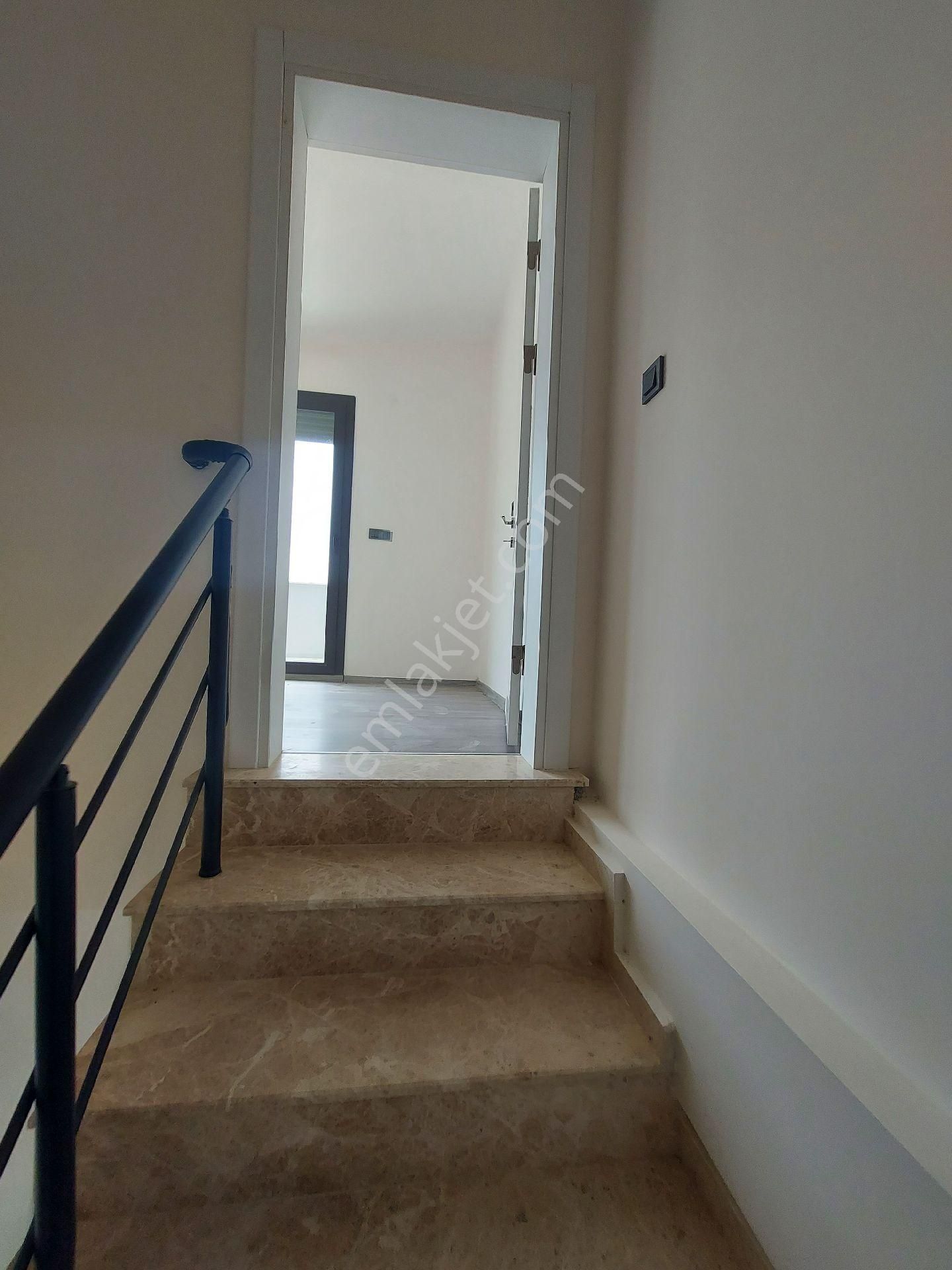 Seferihisar Ar Konutlarında Ebeveyn Banyolu Satılık Villa !!! - Görsel 24