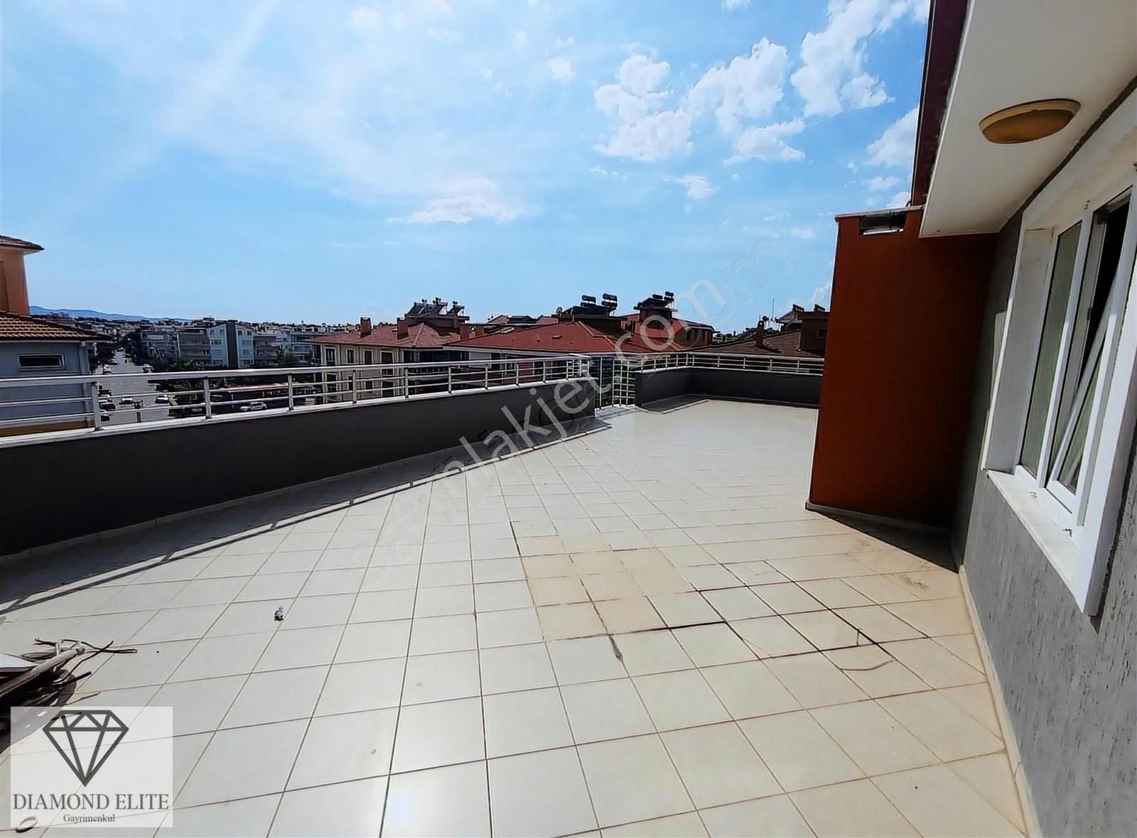 Akçay Merkezde 5+1 Dubleks Doğalgazlı 300m2
