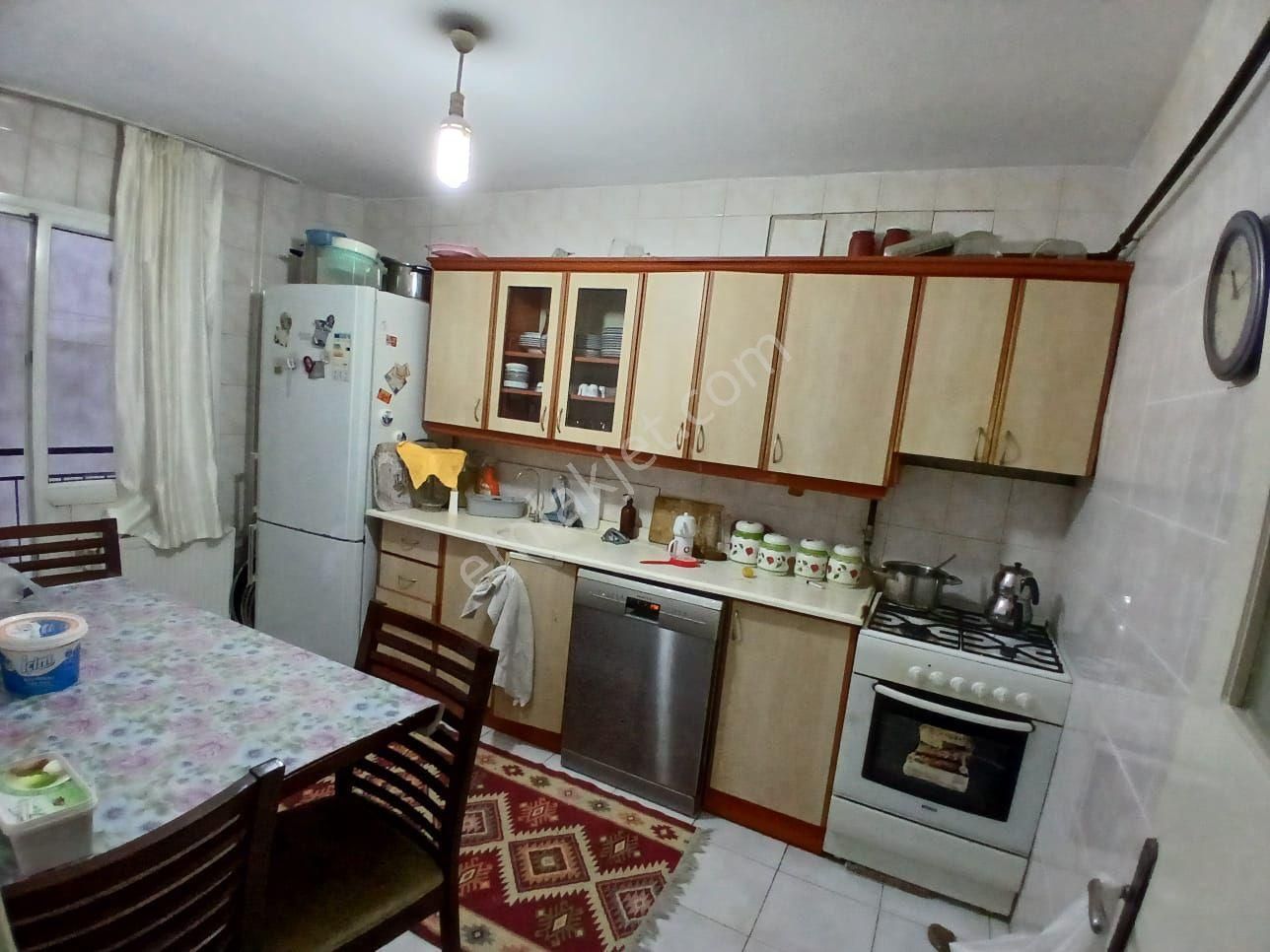 Satılık 120 M2 3+1 Doğalgazlı Kilerli Ferah Geniş Bir Daire