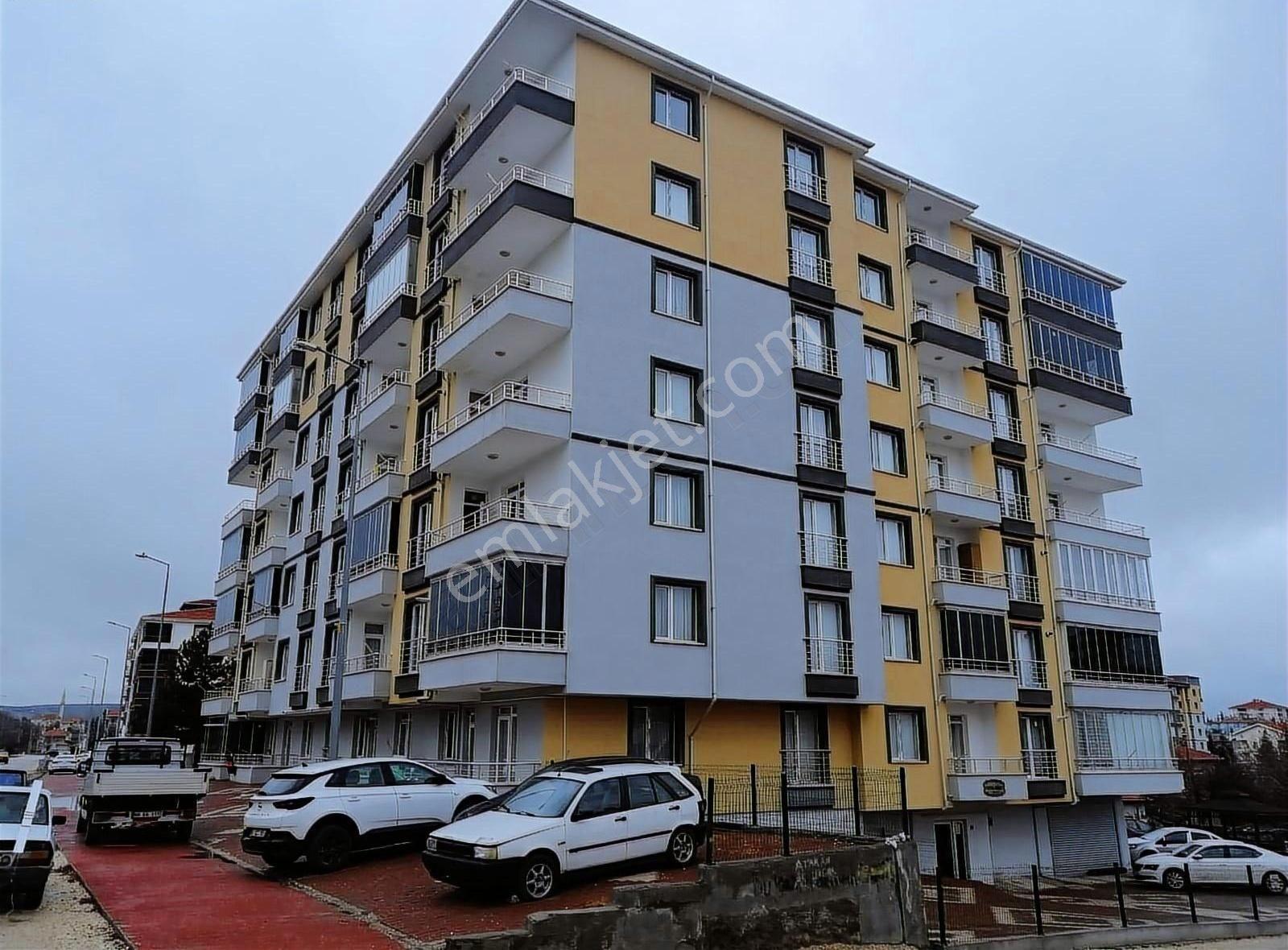 Yaşar Emlak'tan Yeni Mahalle De 3+1 Satılık Daire