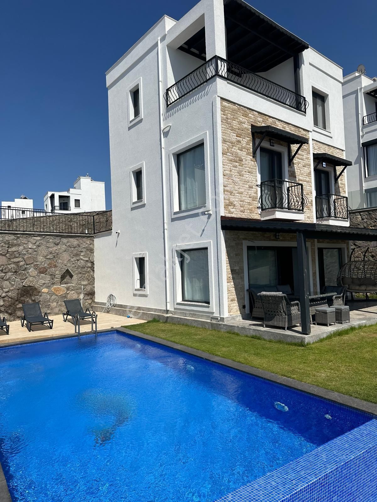 Gündoğan Kızılburunda Satılık Lüx Havuzlu Full Eşyalı Full Manzaralı 4+1 Villa - Görsel 2