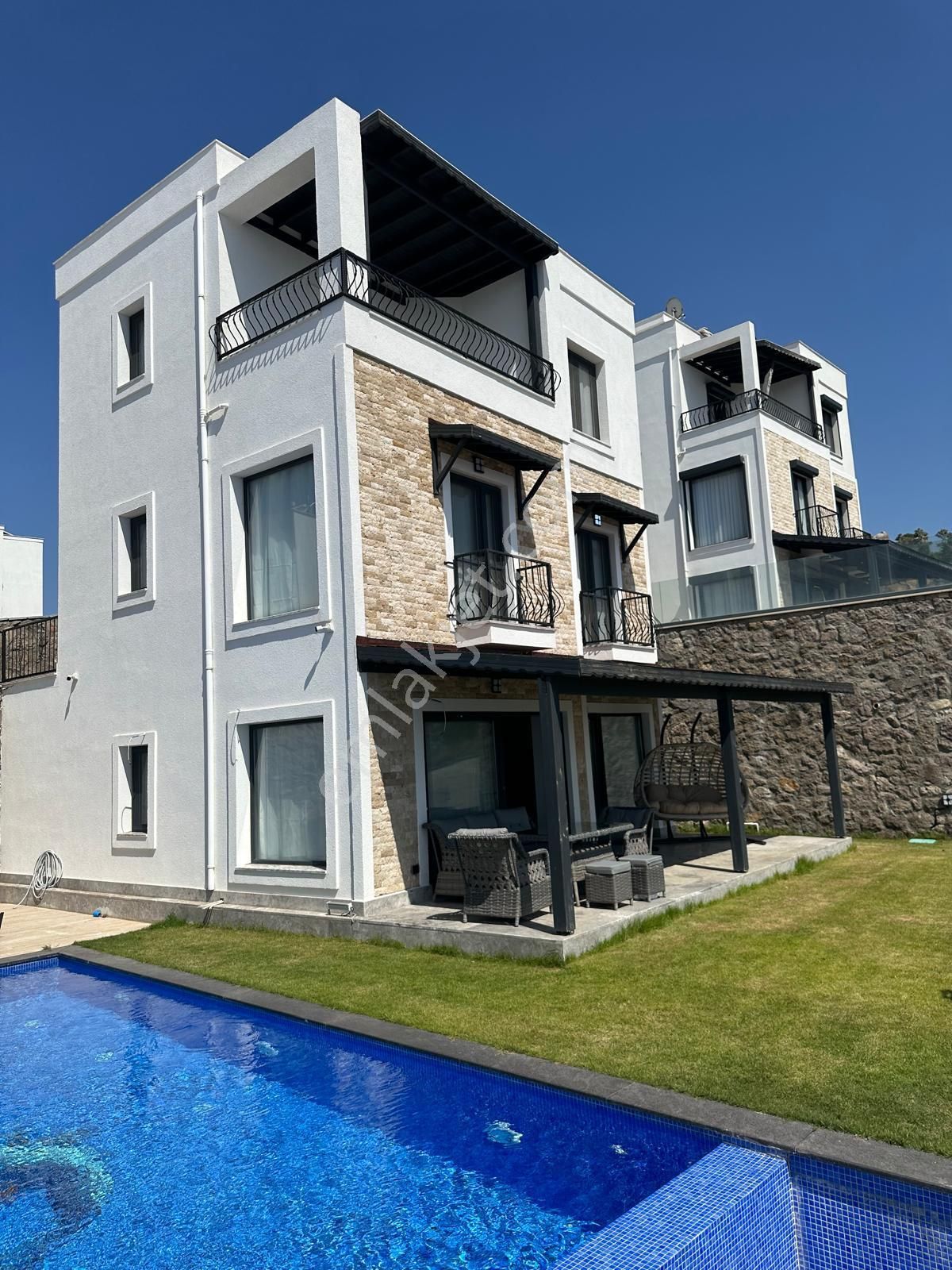 Gündoğan Kızılburunda Satılık Lüx Havuzlu Full Eşyalı Full Manzaralı 4+1 Villa - Görsel 17