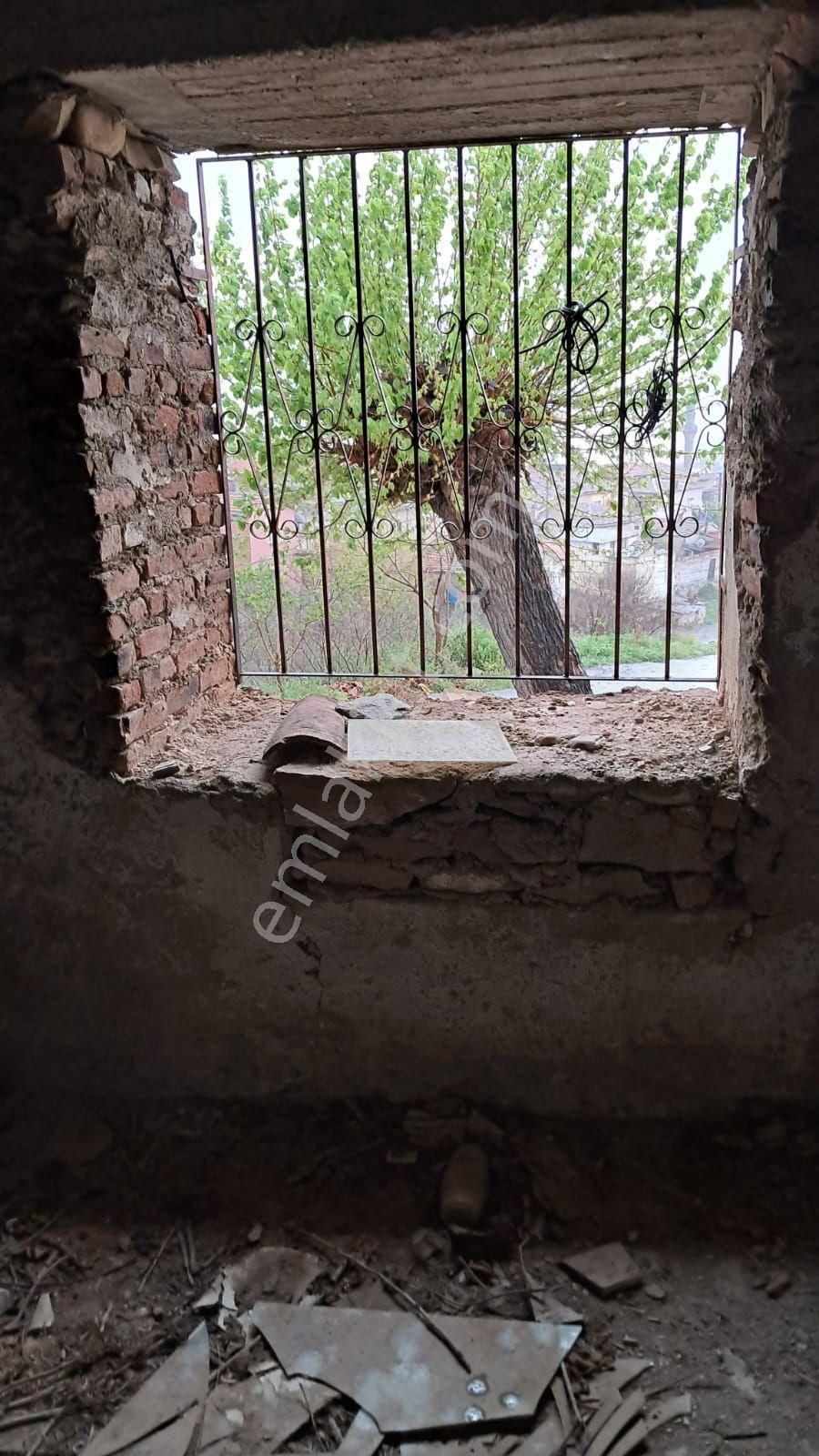 Bayındır Hacı İbrahim Mahallesinde 90 M² Bahçeli Kargir Ev Geçen Arsa Satılıktır - Görsel 7