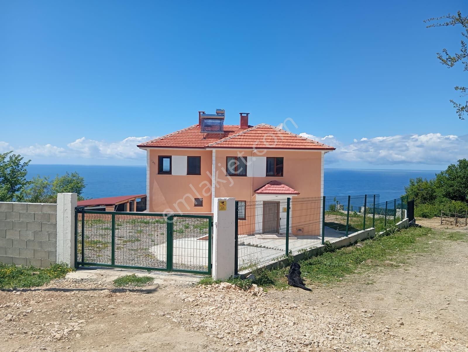 Cide Gebeş Mahallesinde Deniz Manzaralı Müstakil Ev Ve Arsası