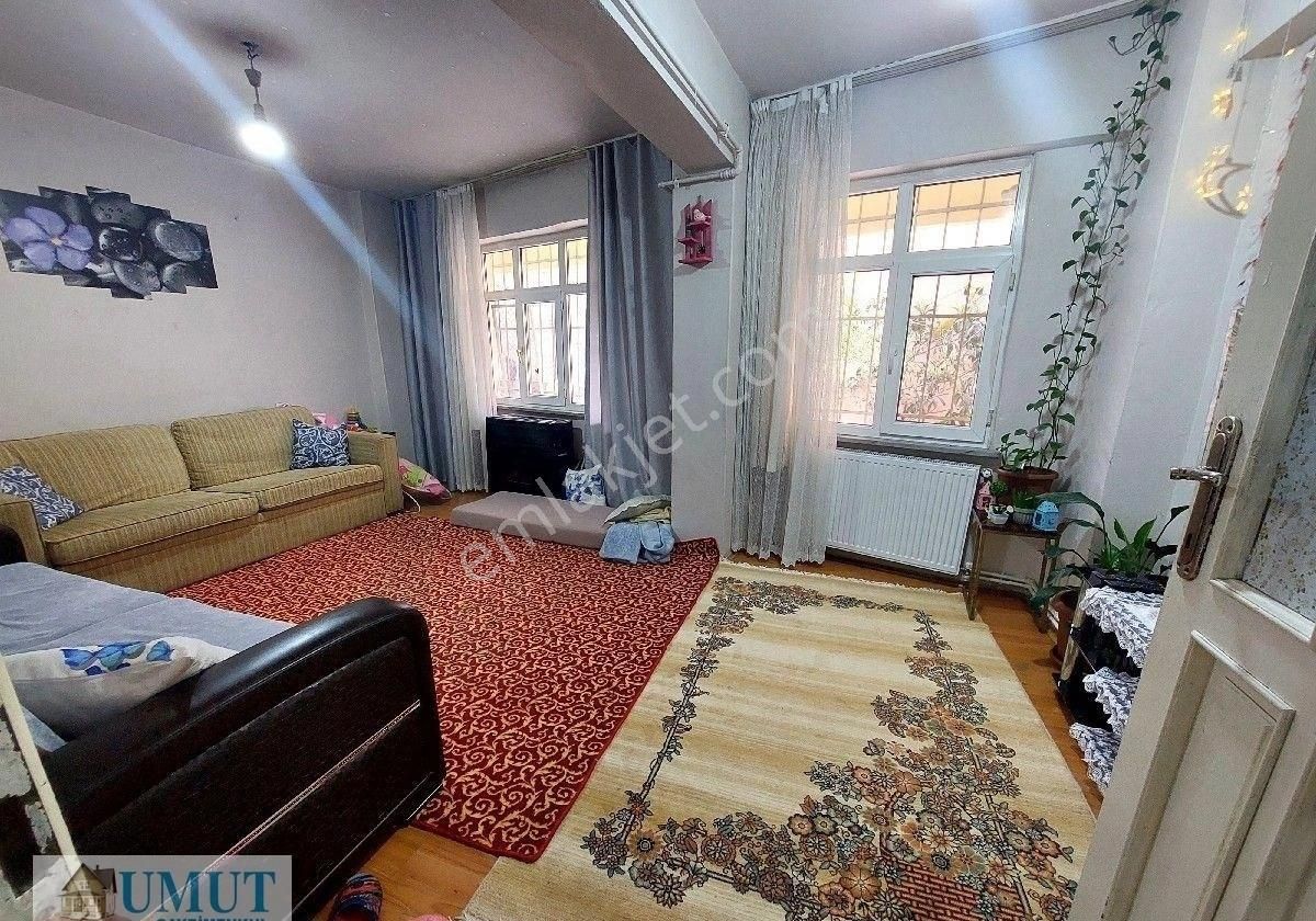 Gaziosmanpaşa Küçükköy Yeni Mah Umut Gayrimenkul Den Satılık Tek Tapu İki Daire 3+3 İki Ayrı 100 M2