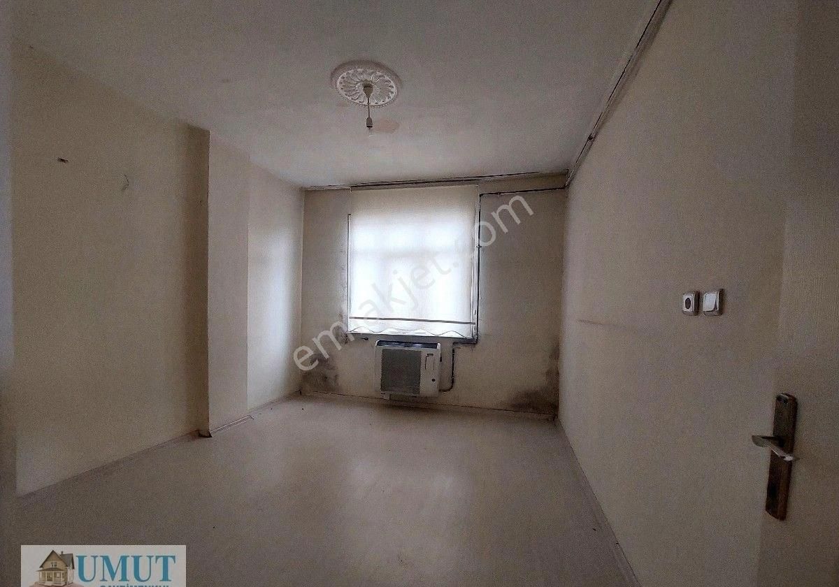 Gaziosmanpaşa Küçükköy De Satılık Toprak Tapulu Daire 4+3 200 M2