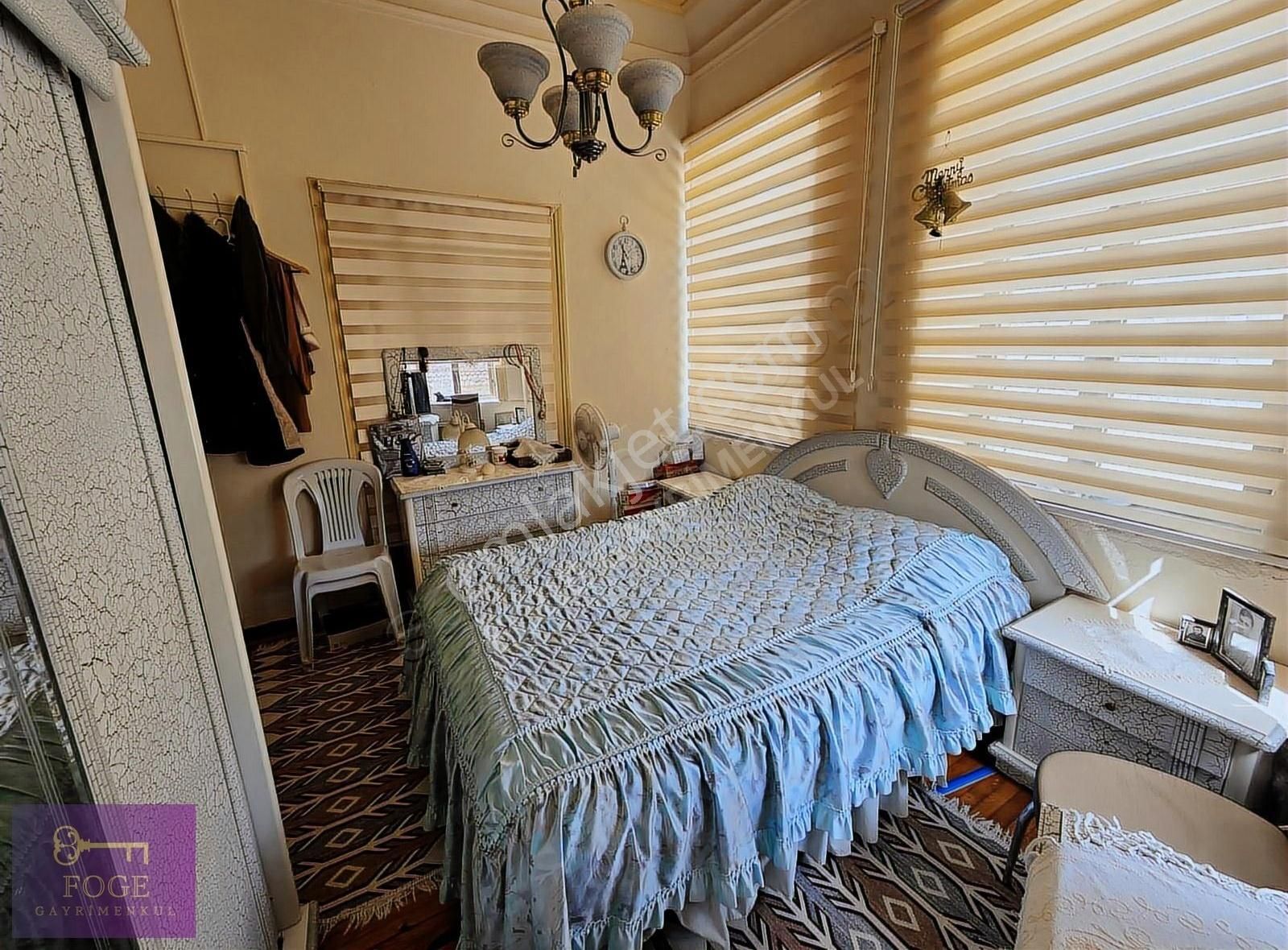 Yenifoça'da 1883 Yapımı Denize 100 M Tarihi 3+1 Satılık Taş Ev - Görsel 8