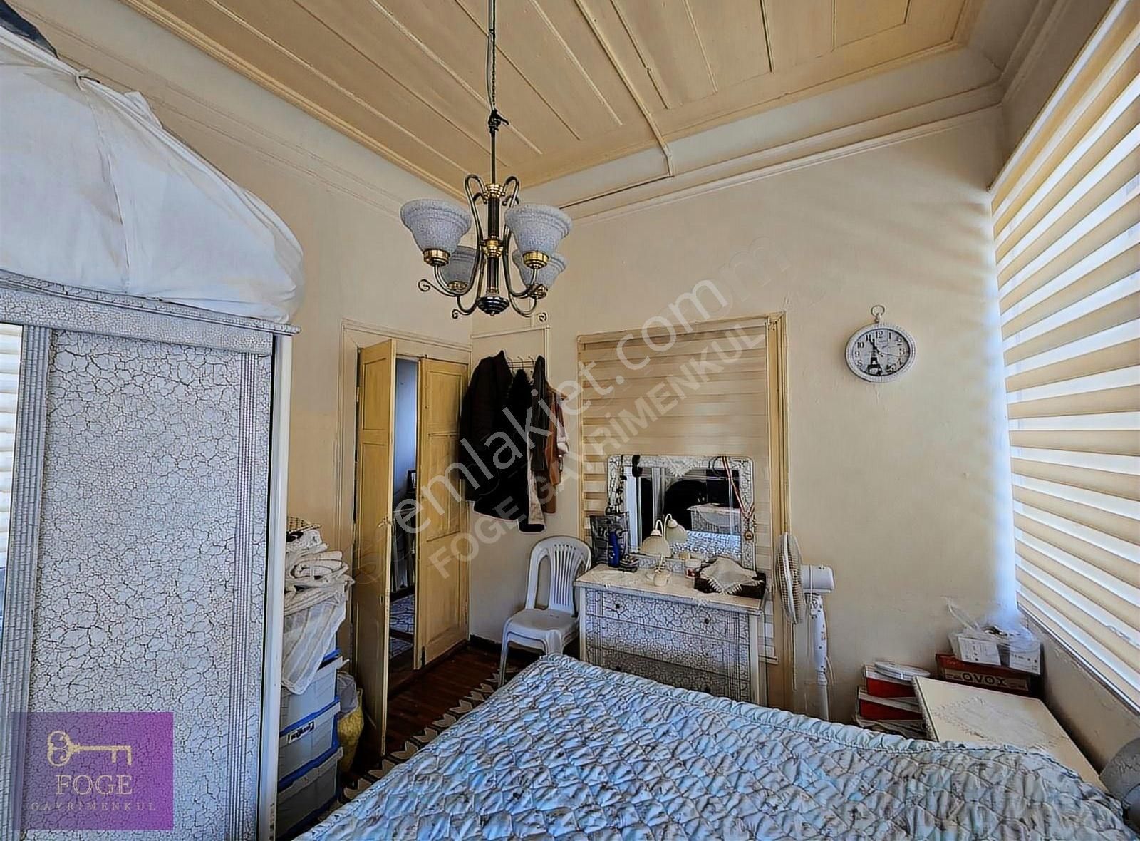 Yenifoça'da 1883 Yapımı Denize 100 M Tarihi 3+1 Satılık Taş Ev - Görsel 6