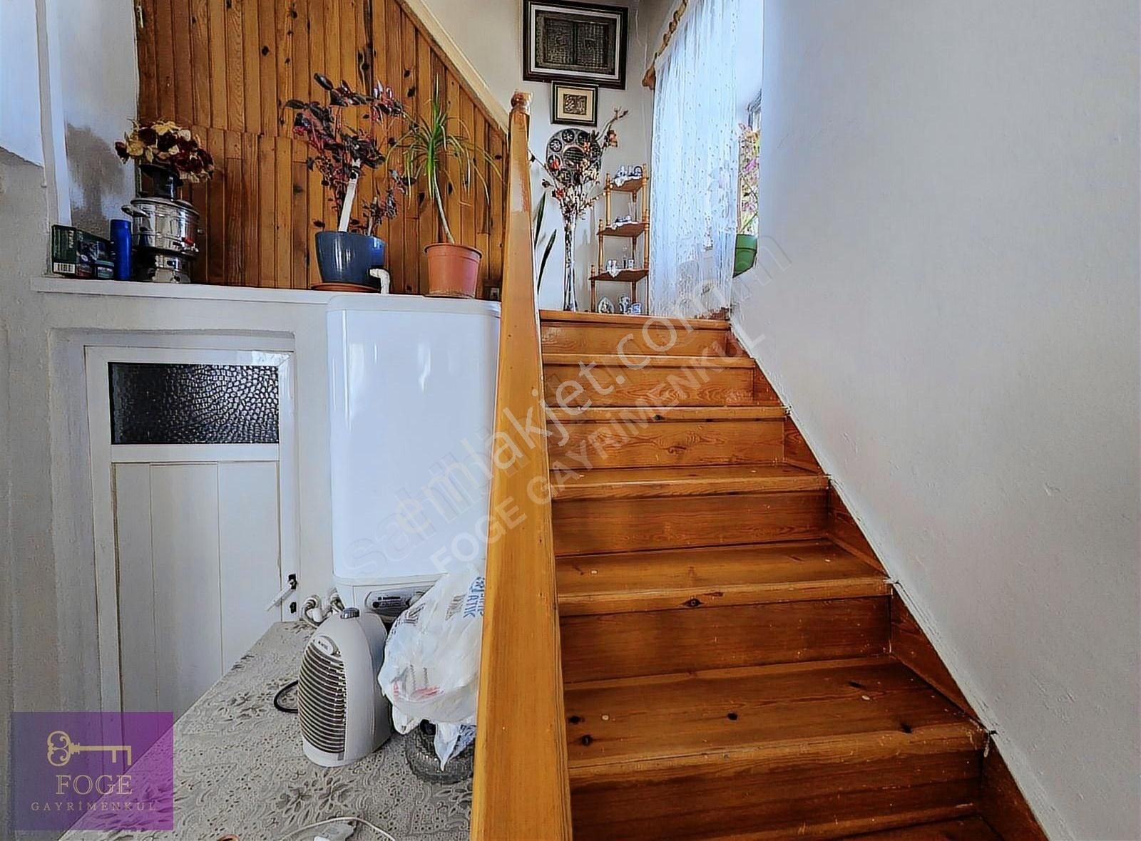 Yenifoça'da 1883 Yapımı Denize 100 M Tarihi 3+1 Satılık Taş Ev - Görsel 3