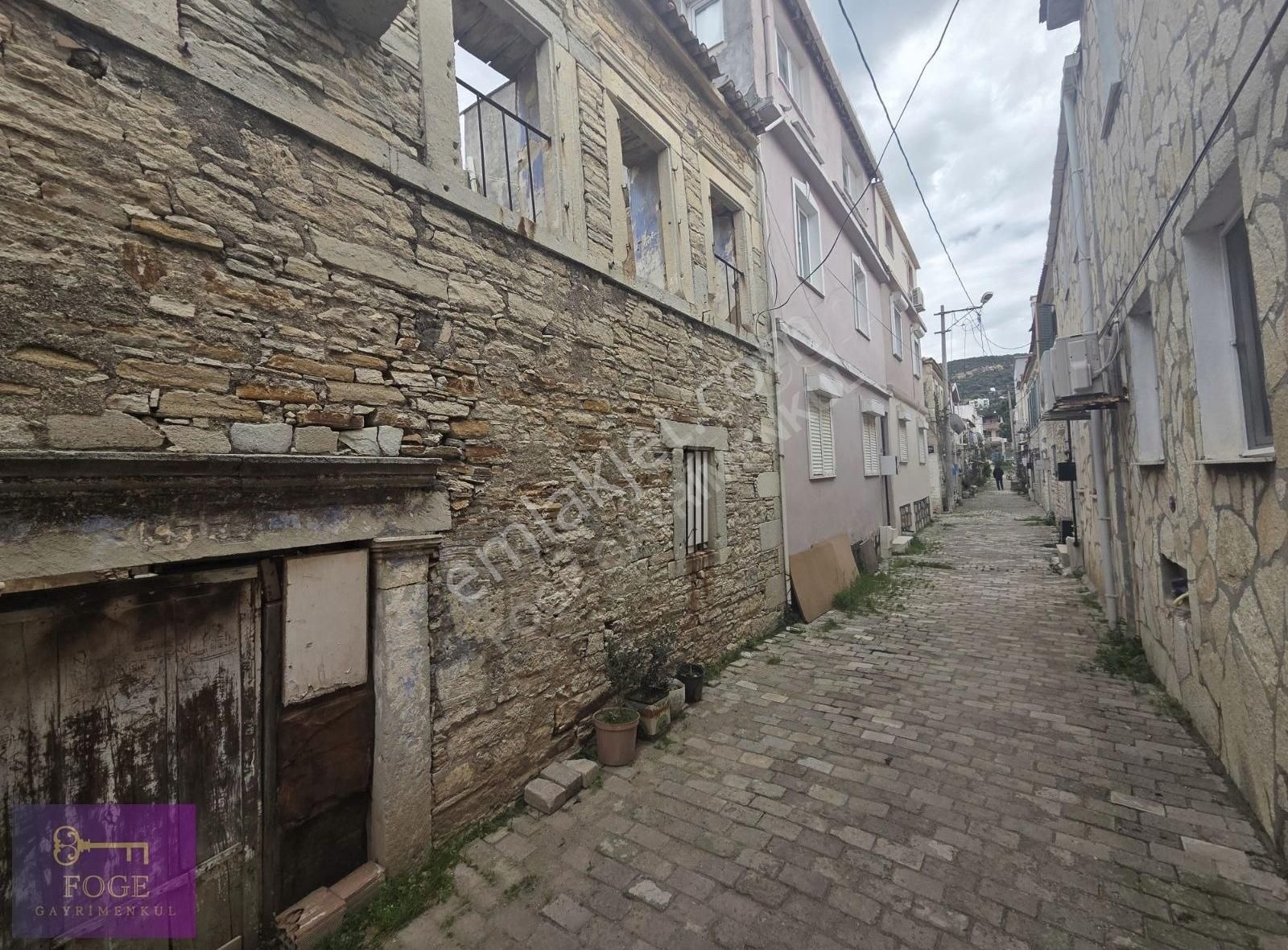 Yenifoça'da Denize 100 M Merkezde Tarihi Taş Ev - Görsel 2