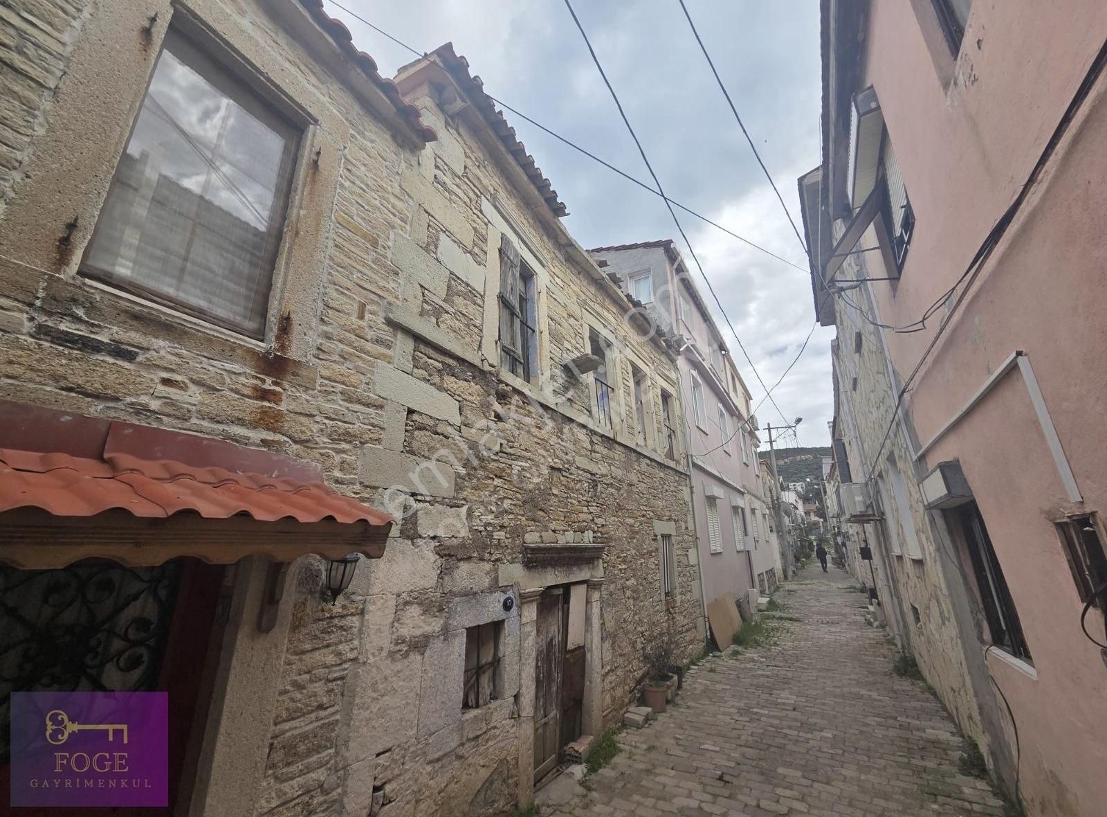 Yenifoça'da Denize 100 M Merkezde Tarihi Taş Ev - Görsel 4