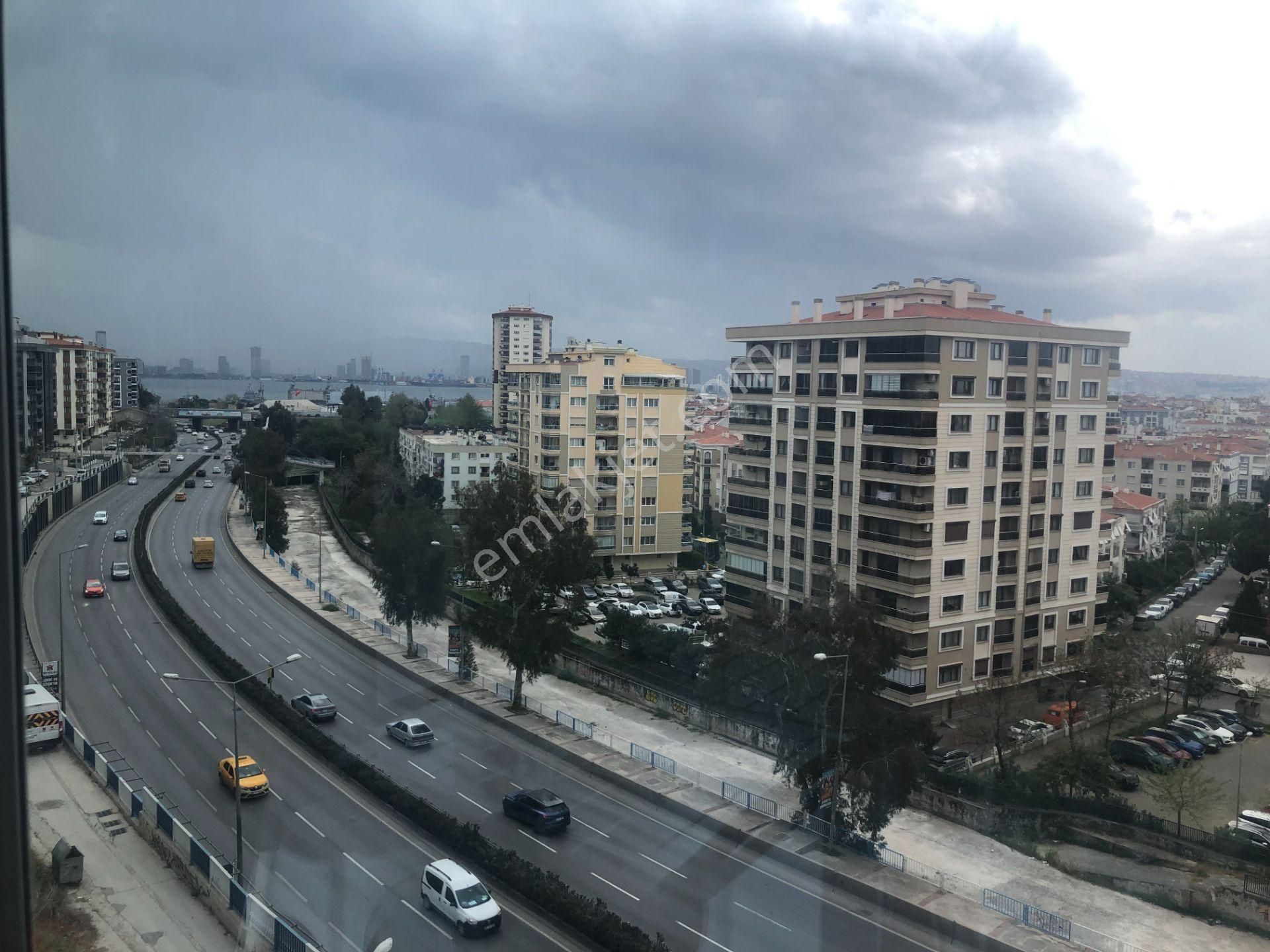 Bayraklı Emek Mahallesi Deniz Manzaralı Anadolu Caddesinde Satılık 3+1 Lüx Daire - Görsel 9