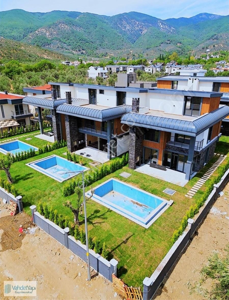 Vahdet'ten Gürede Havuzlu Müstakil Modern Mimari 4+1 Sıfır Villa