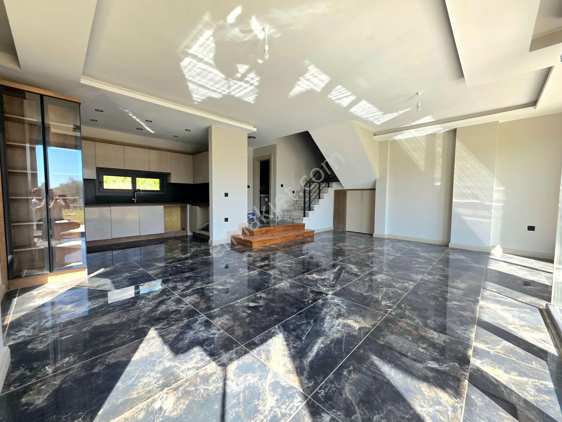 Vahdet'ten Gürede Havuzlu Müstakil Modern Mimari 4+1 Sıfır Villa - Görsel 8