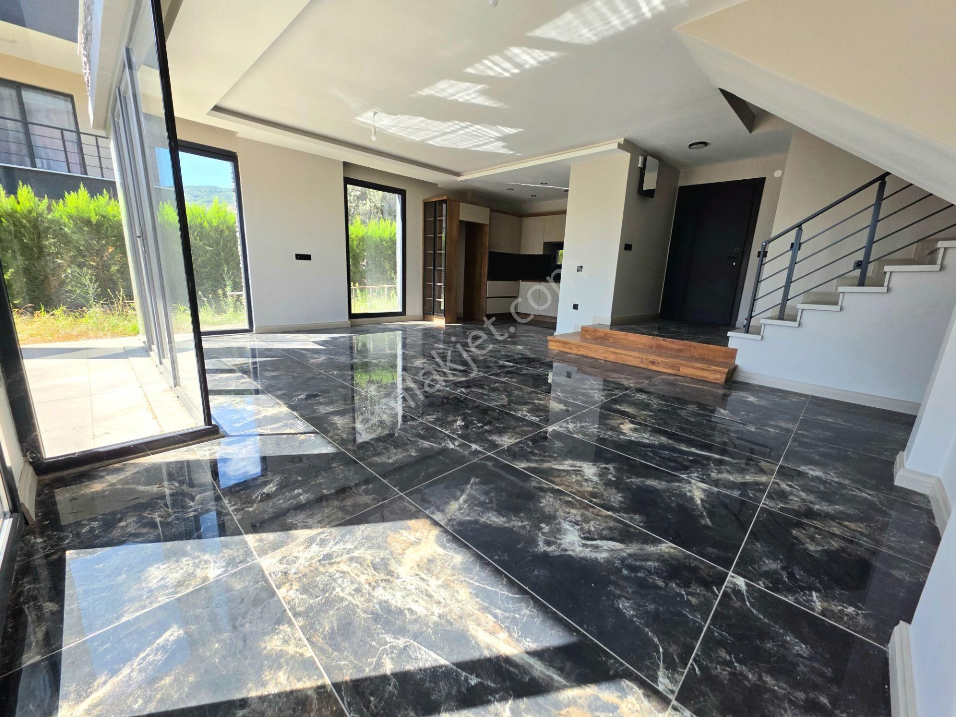 Vahdet'ten Gürede Havuzlu Müstakil Modern Mimari 4+1 Sıfır Villa - Görsel 9