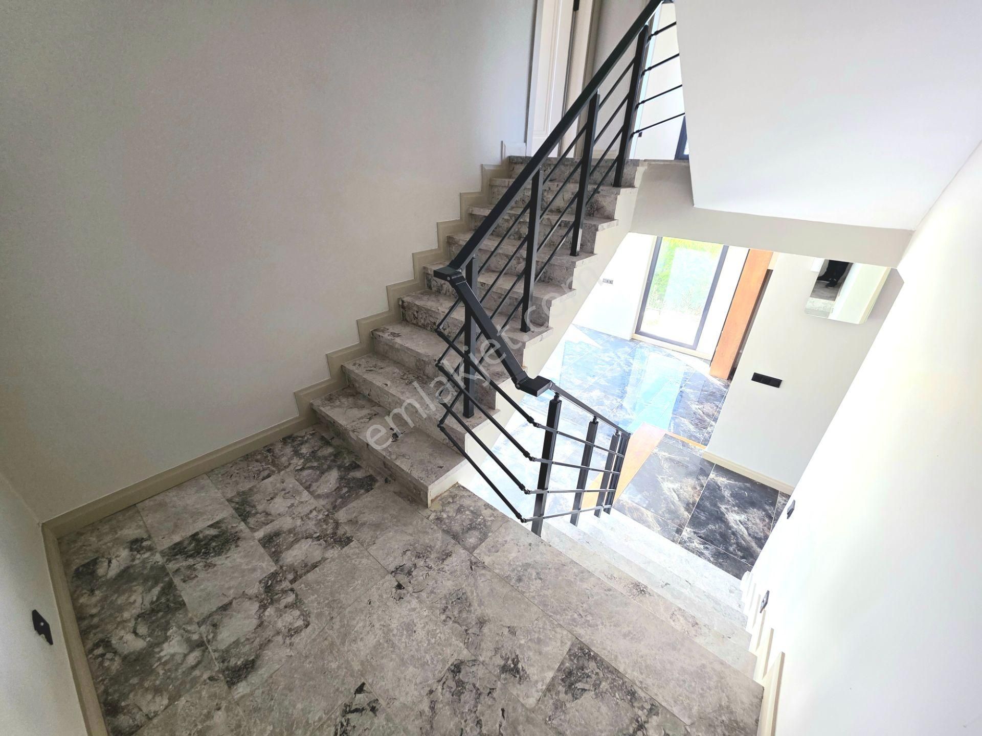 Vahdet'ten Gürede Havuzlu Müstakil Modern Mimari 4+1 Sıfır Villa - Görsel 13