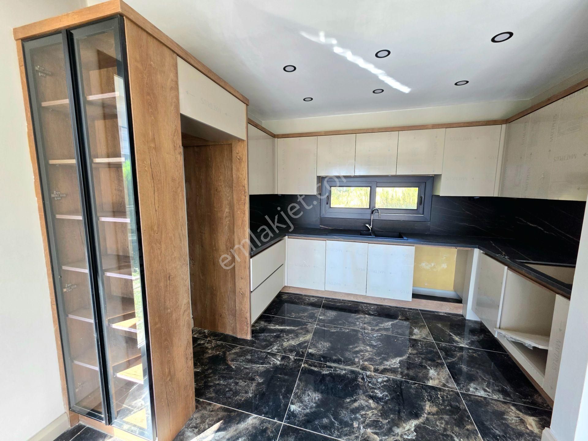 Vahdet'ten Gürede Havuzlu Müstakil Modern Mimari 4+1 Sıfır Villa - Görsel 10
