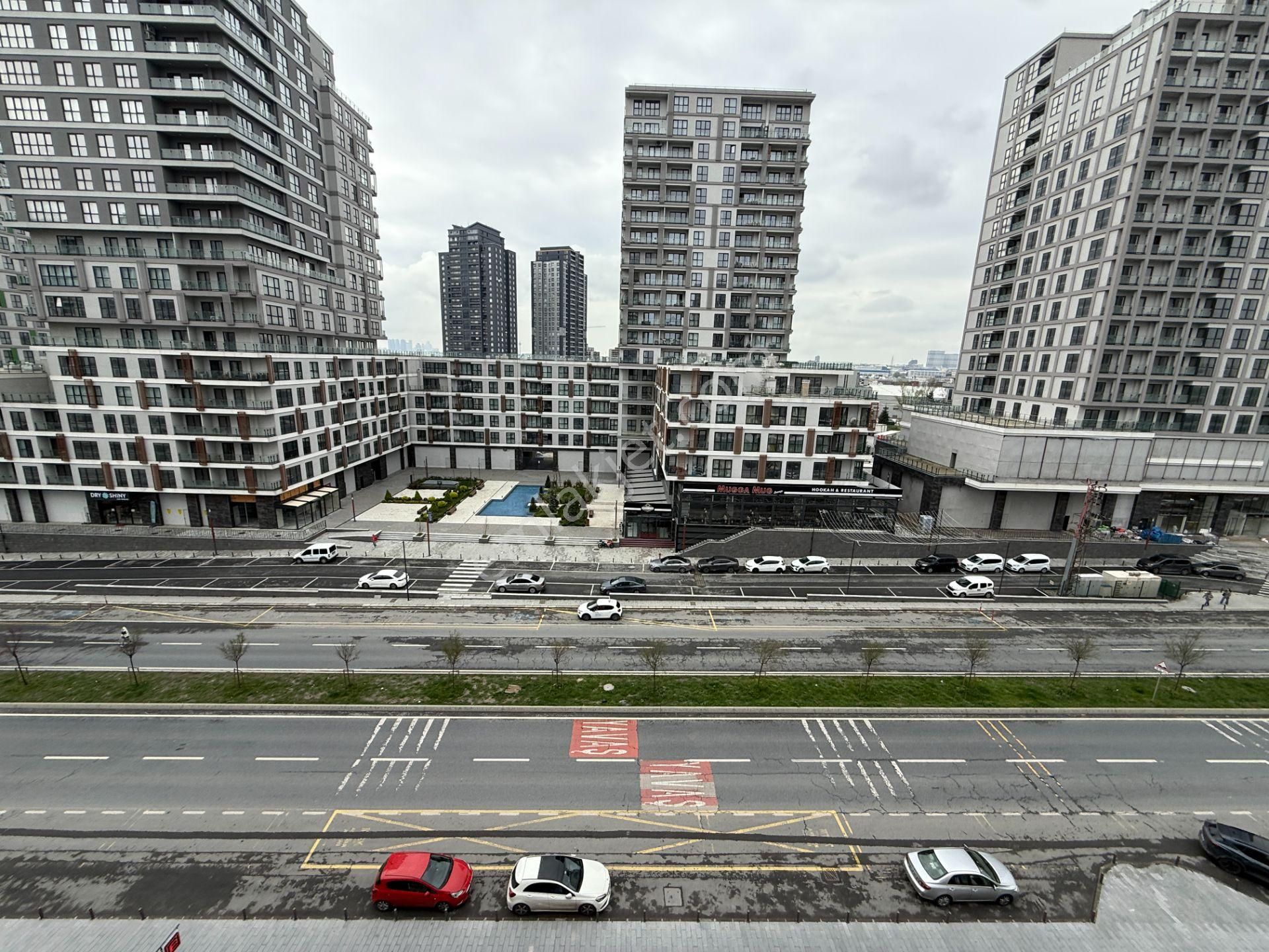 Bahçeşehir Strada 1.etap Özel Dekorasyonlu Satılık 3+1 Boş Daire - Görsel 17