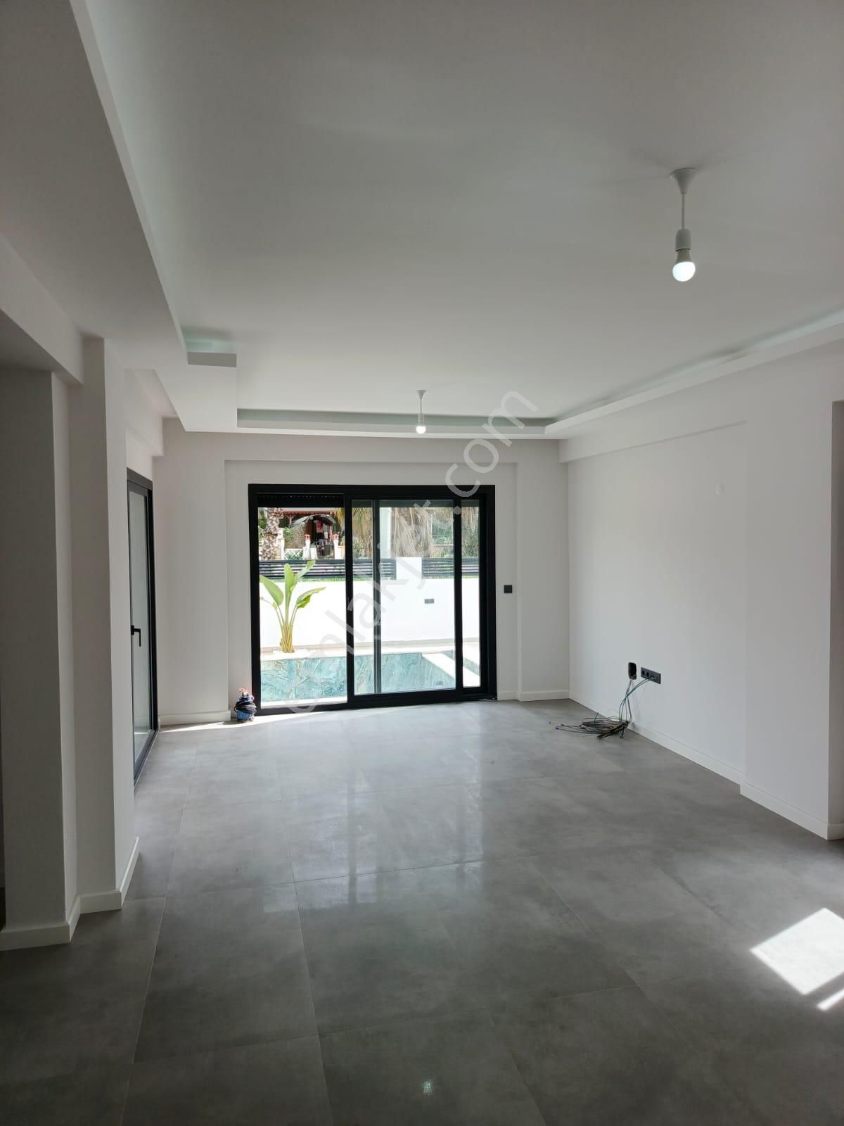 Stop’tan Akarca’da Havuzlu 6+1 Triplex Lüks Villa - Görsel 11