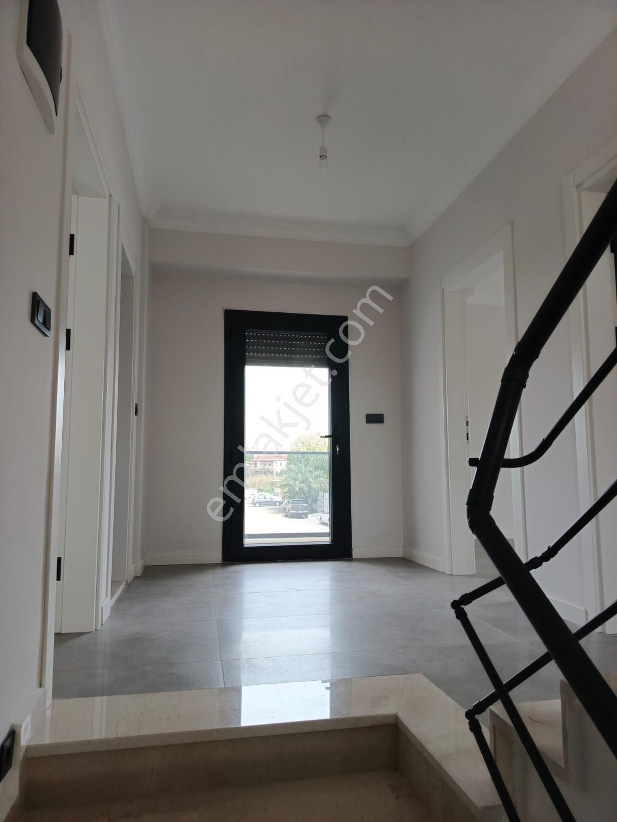 Stop’tan Akarca’da Havuzlu 6+1 Triplex Lüks Villa - Görsel 17