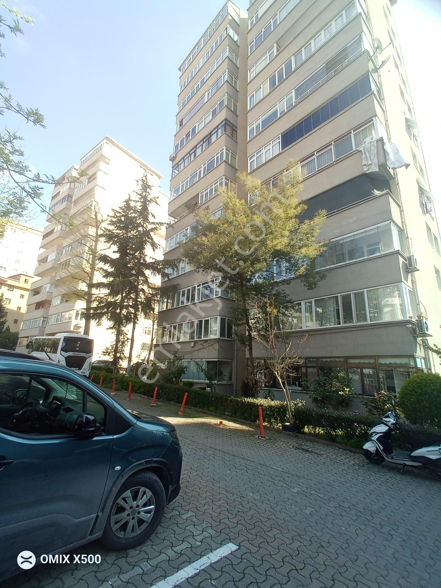 Ataşehir İçerenköyde Paşabahçe Konutlarında 3+1 Satılık Arakat Ön Cephe Yapılı