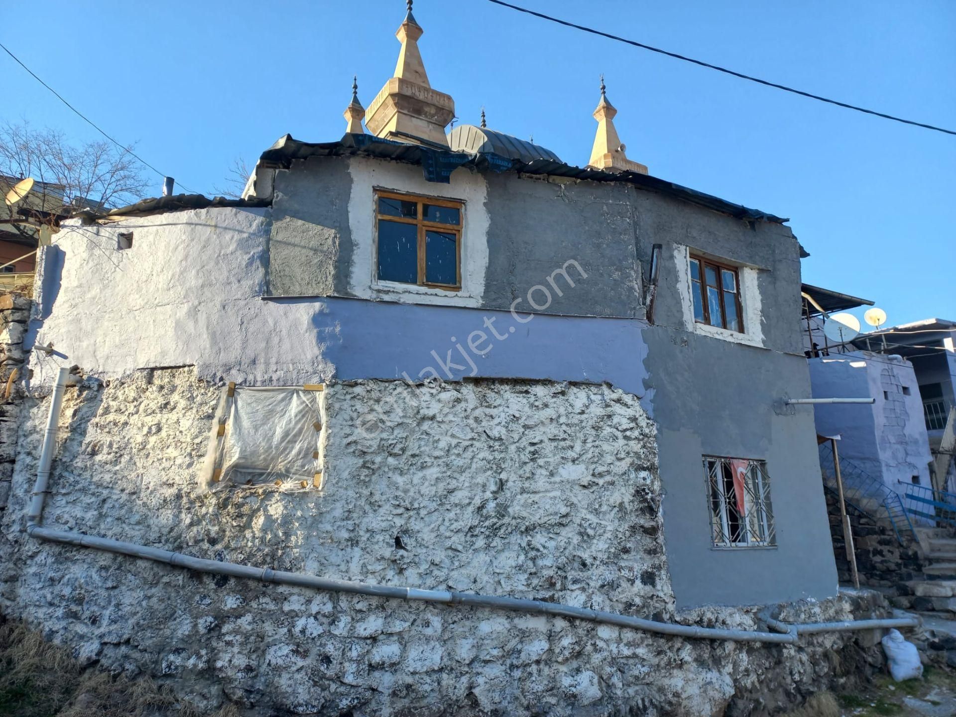 Hacılar Orta Mahallede Satılık 2 Katlı Bağ Evi