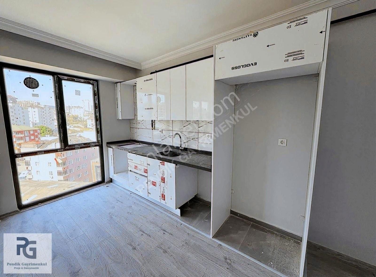 Pendik'te Ankara Caddesinde 1+1 Sıfır Kiralık Teraslı Daire