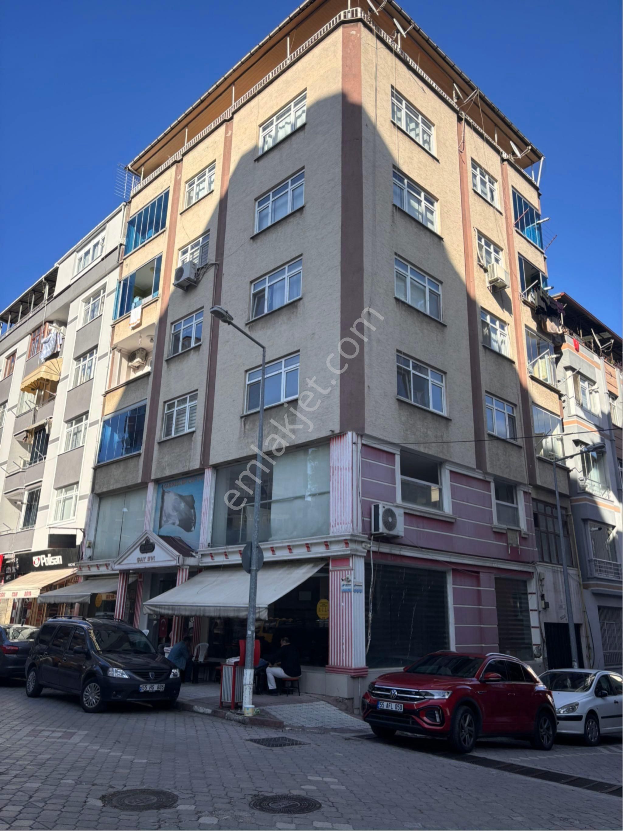 Filiz Dağhan'dan Bahçelievlerde 152 M2 3+1 Satılık Daire