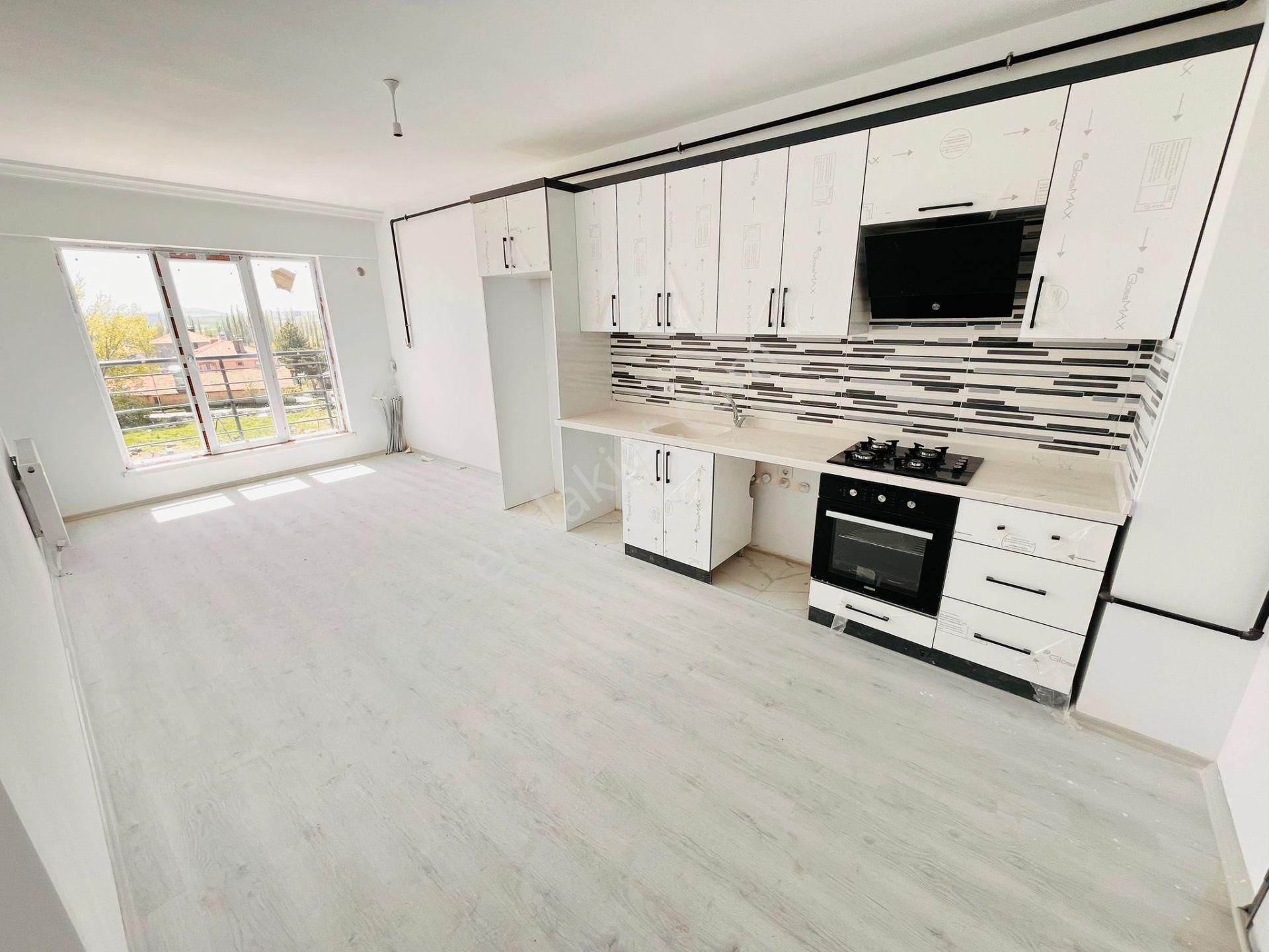 İmaremlak2'den Sıfır Eksiksiz Geniş 1+1 Aybü Yakını Teras Balkonlu Kiralık Daire