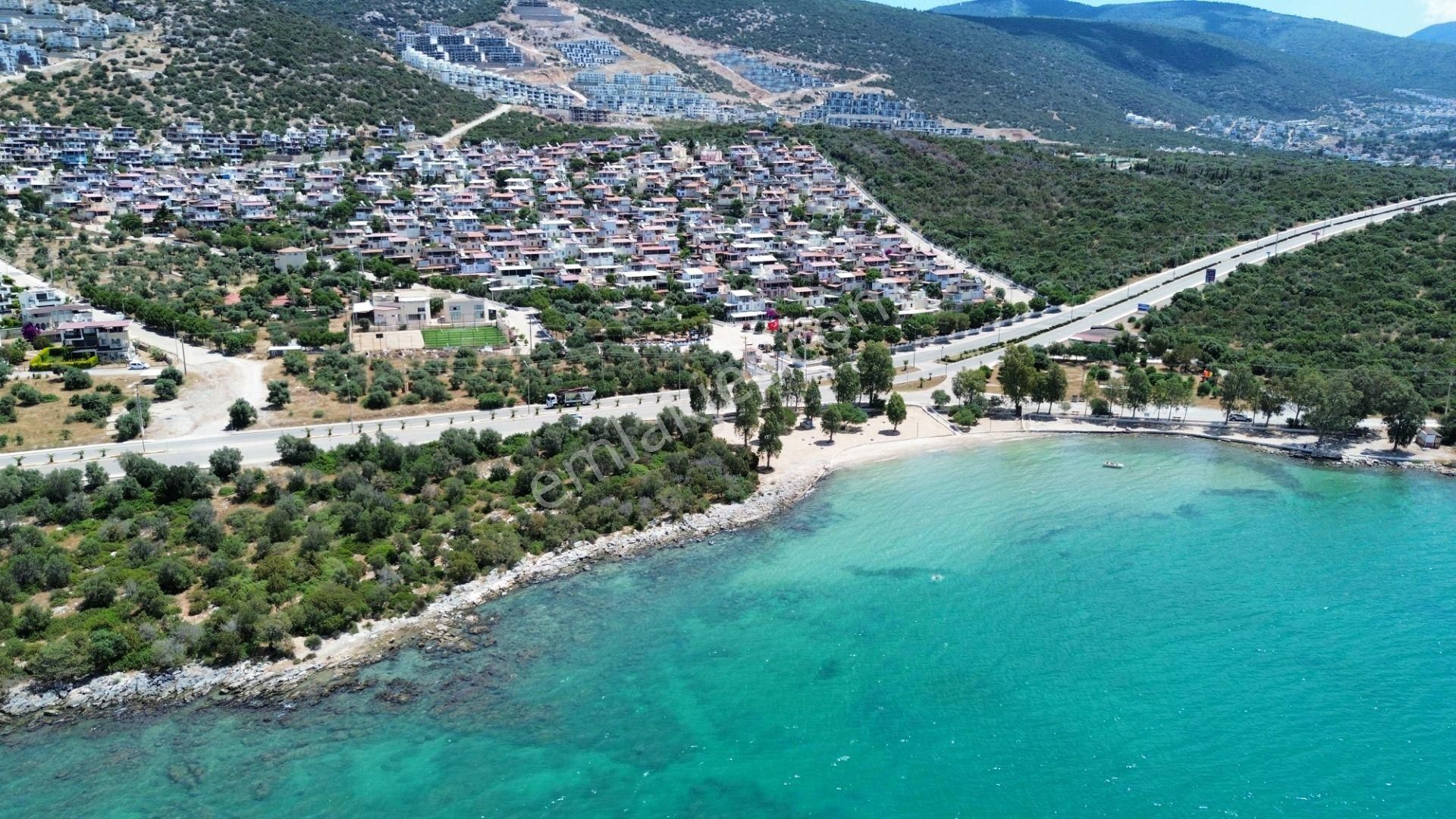Remax Zümrüt'ten Kerem Sitesinde Deniz Manzaralı Villa