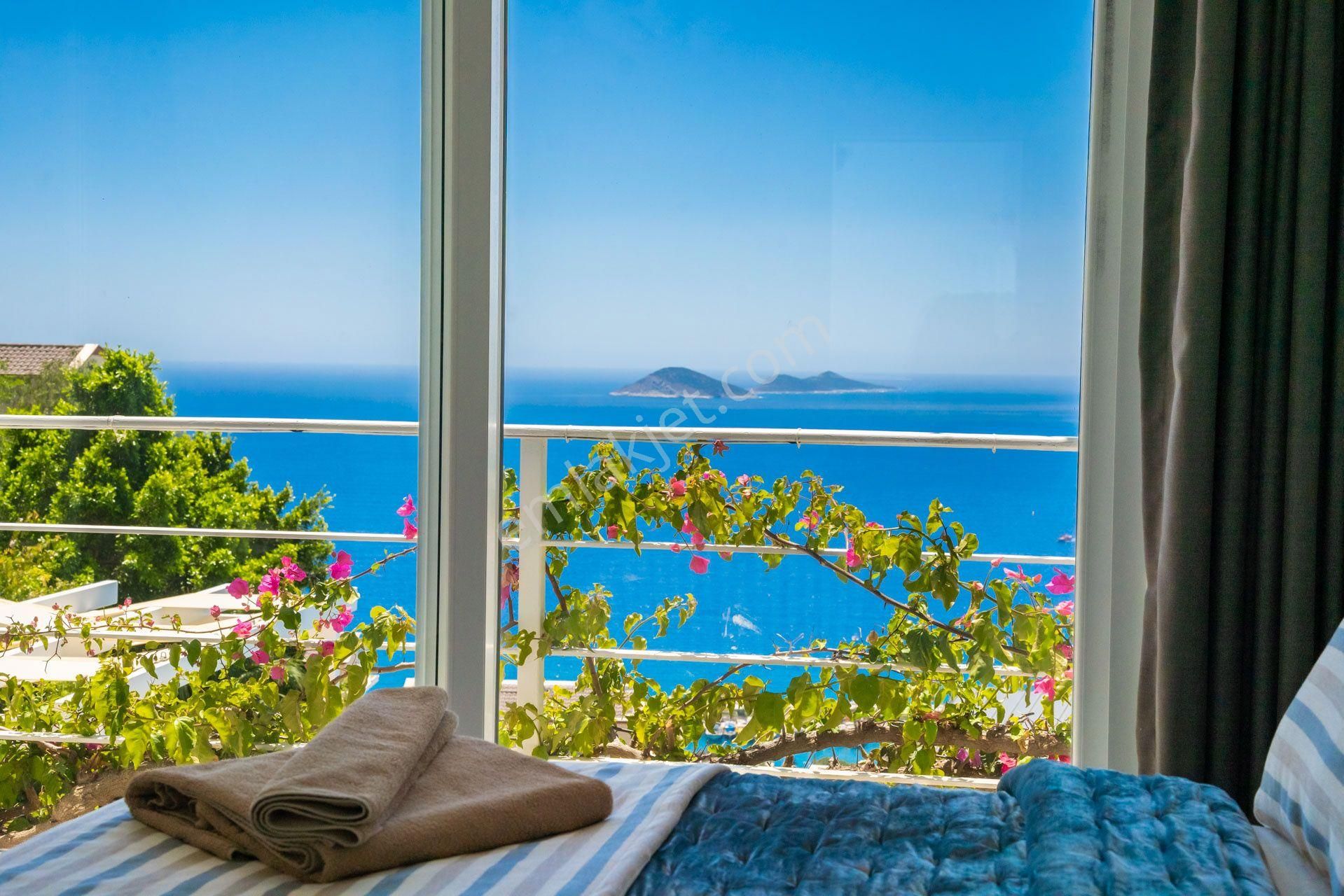 Kalkan’da Eşsiz Deniz Manzaralı Satılık Dublex Daire