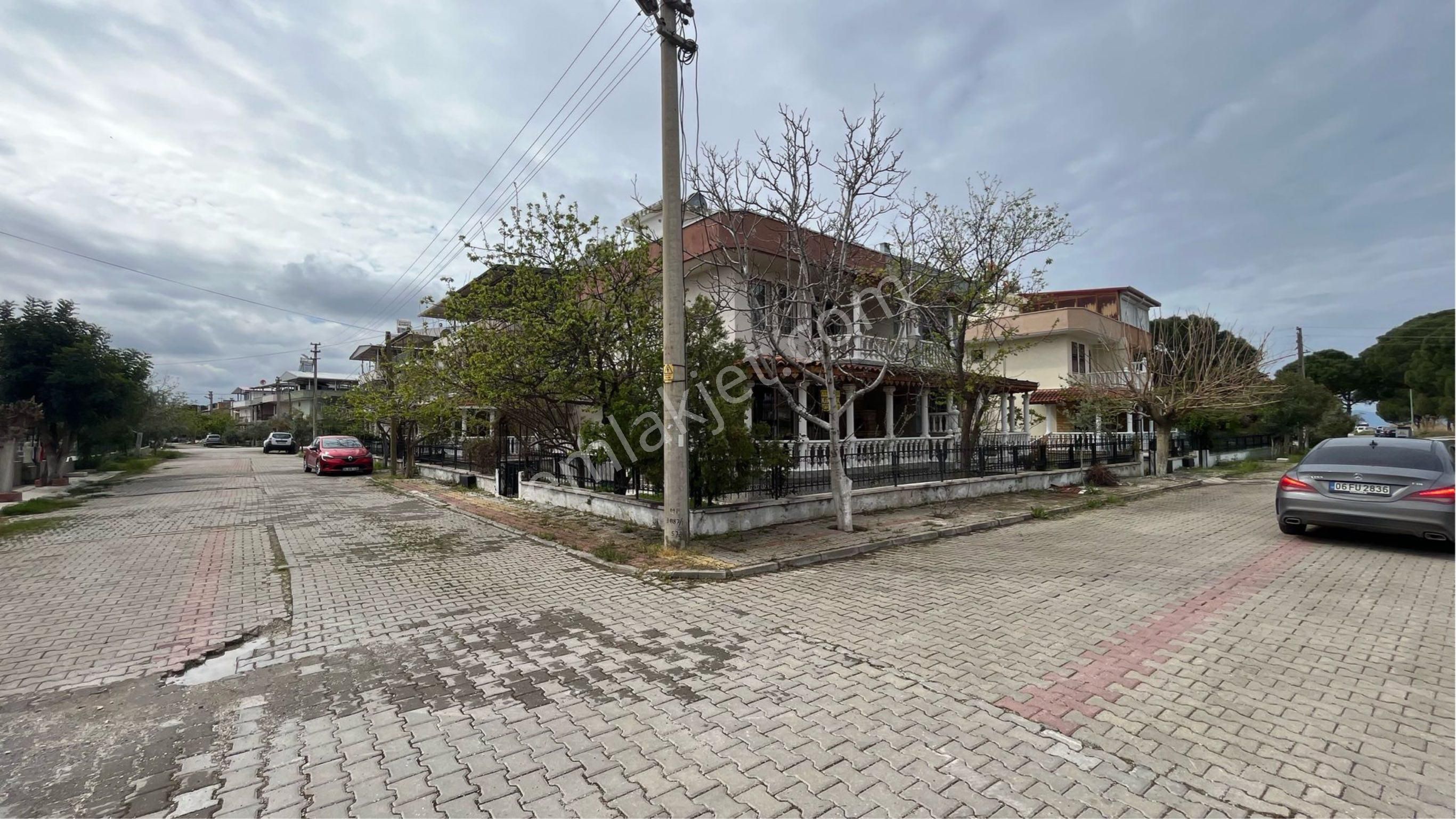 İzmir Dikili İster Sezonluk İster Aylık Eşyalı Kiralık Dubleks Villa